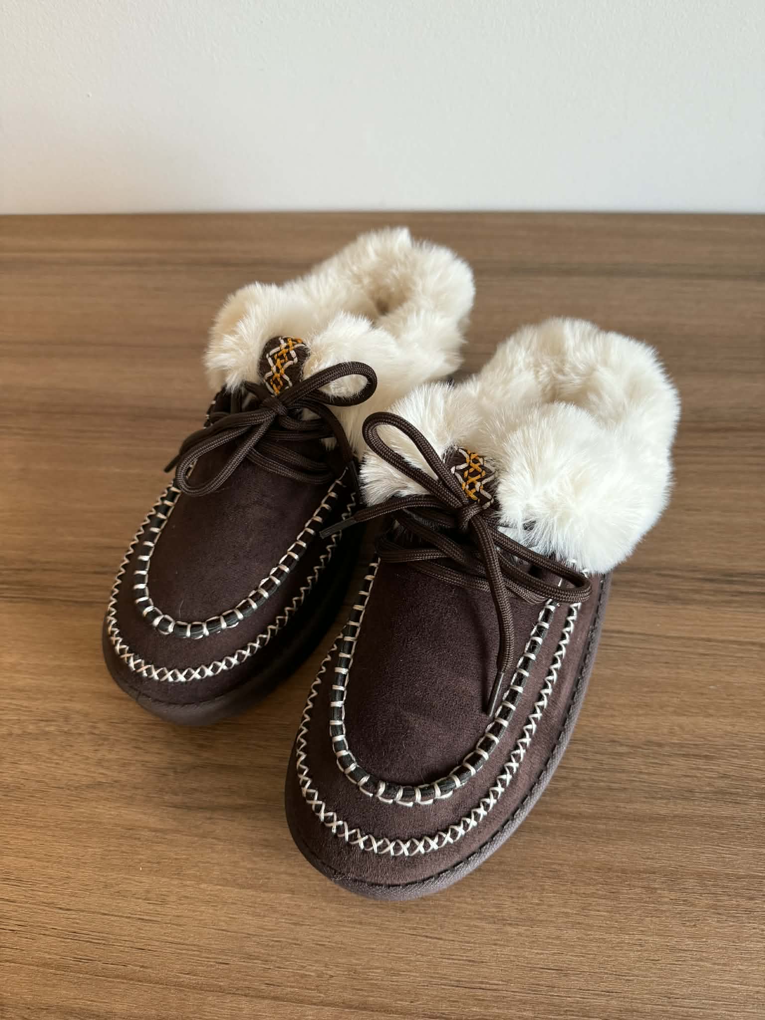 Chinelo de rua com pelinho - Castanho