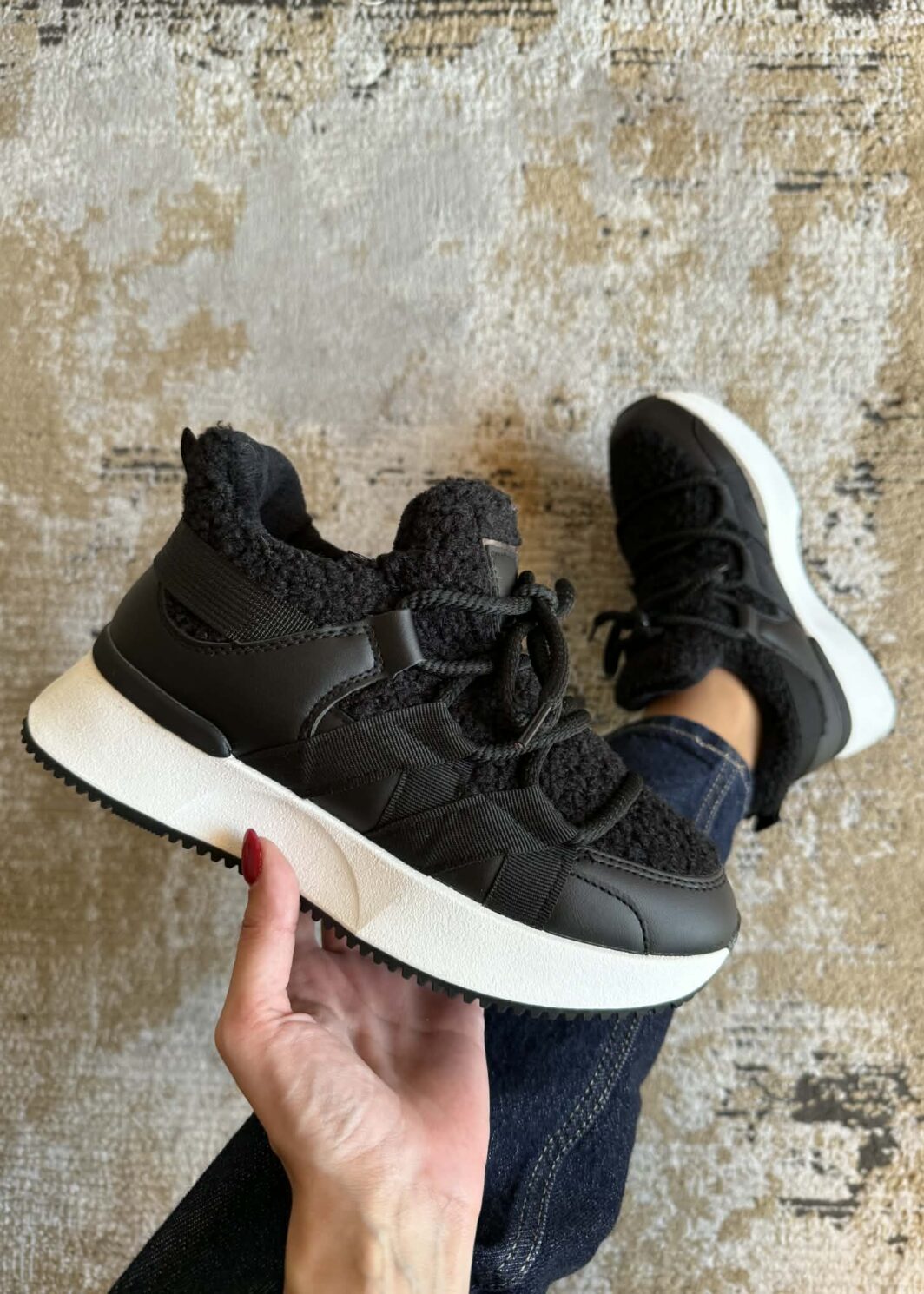 Sapatilha Preta com pelo