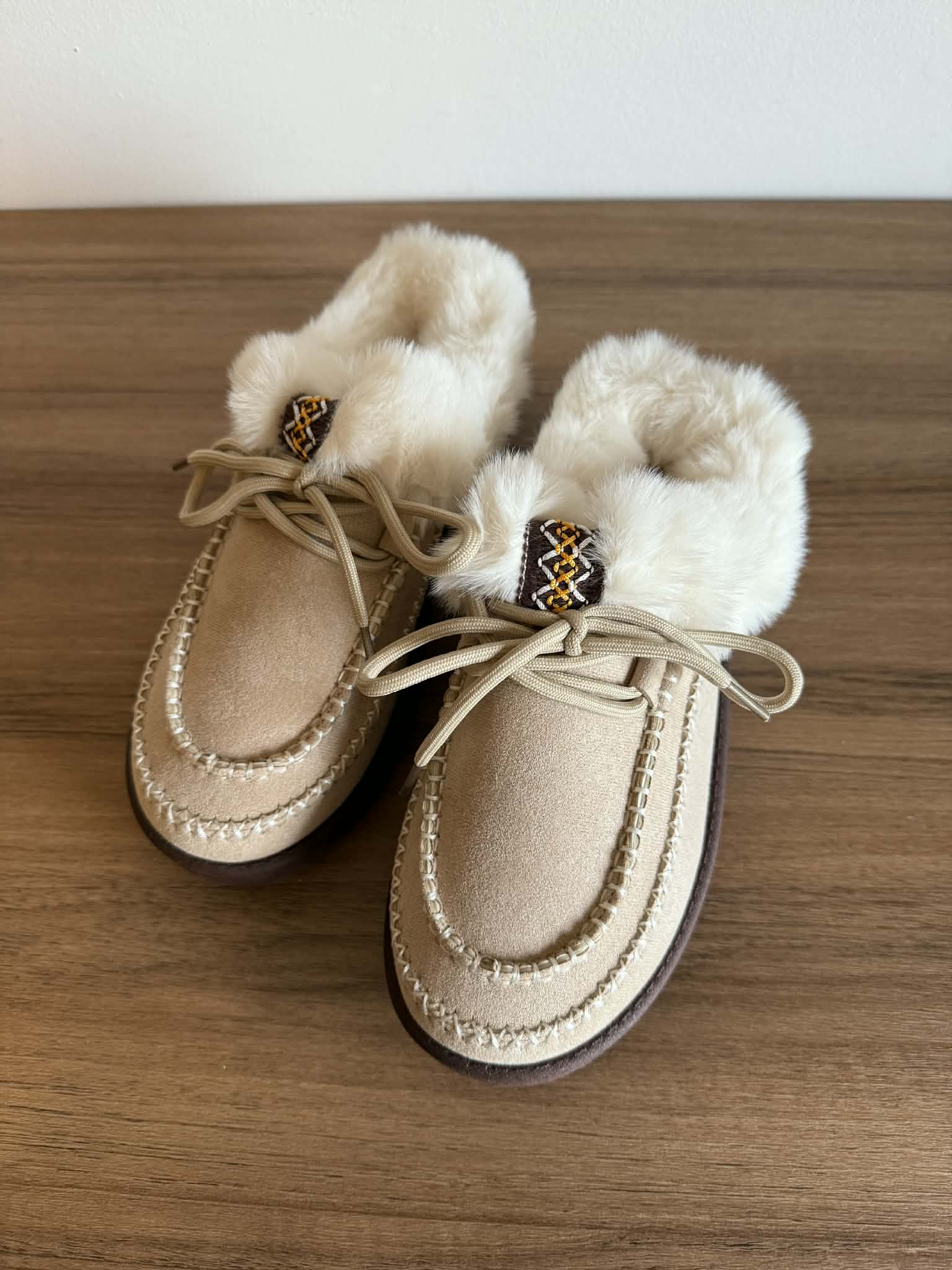 Chinelo de rua com pelinho - Bege