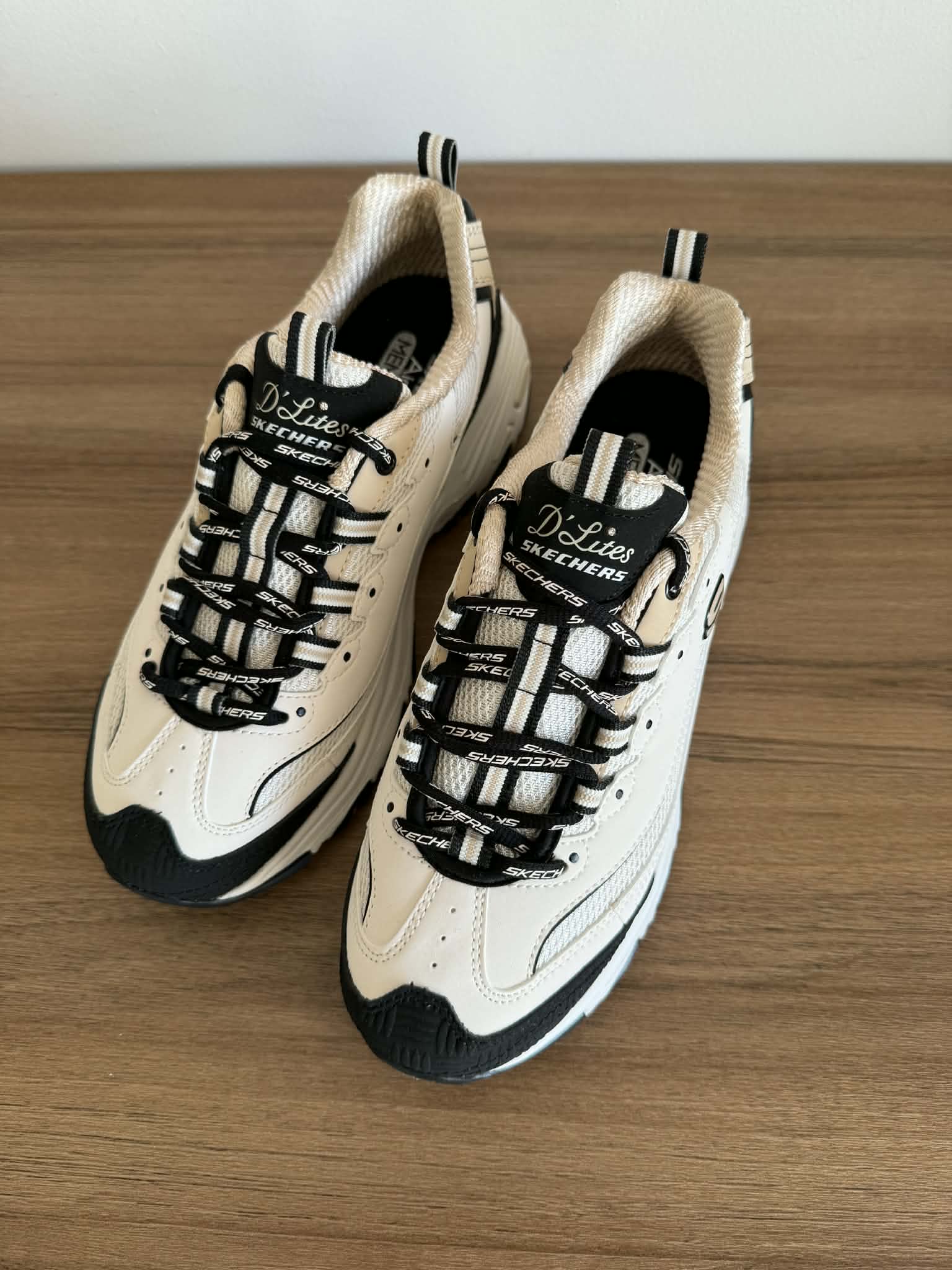 Skechers D'Lites NTBK