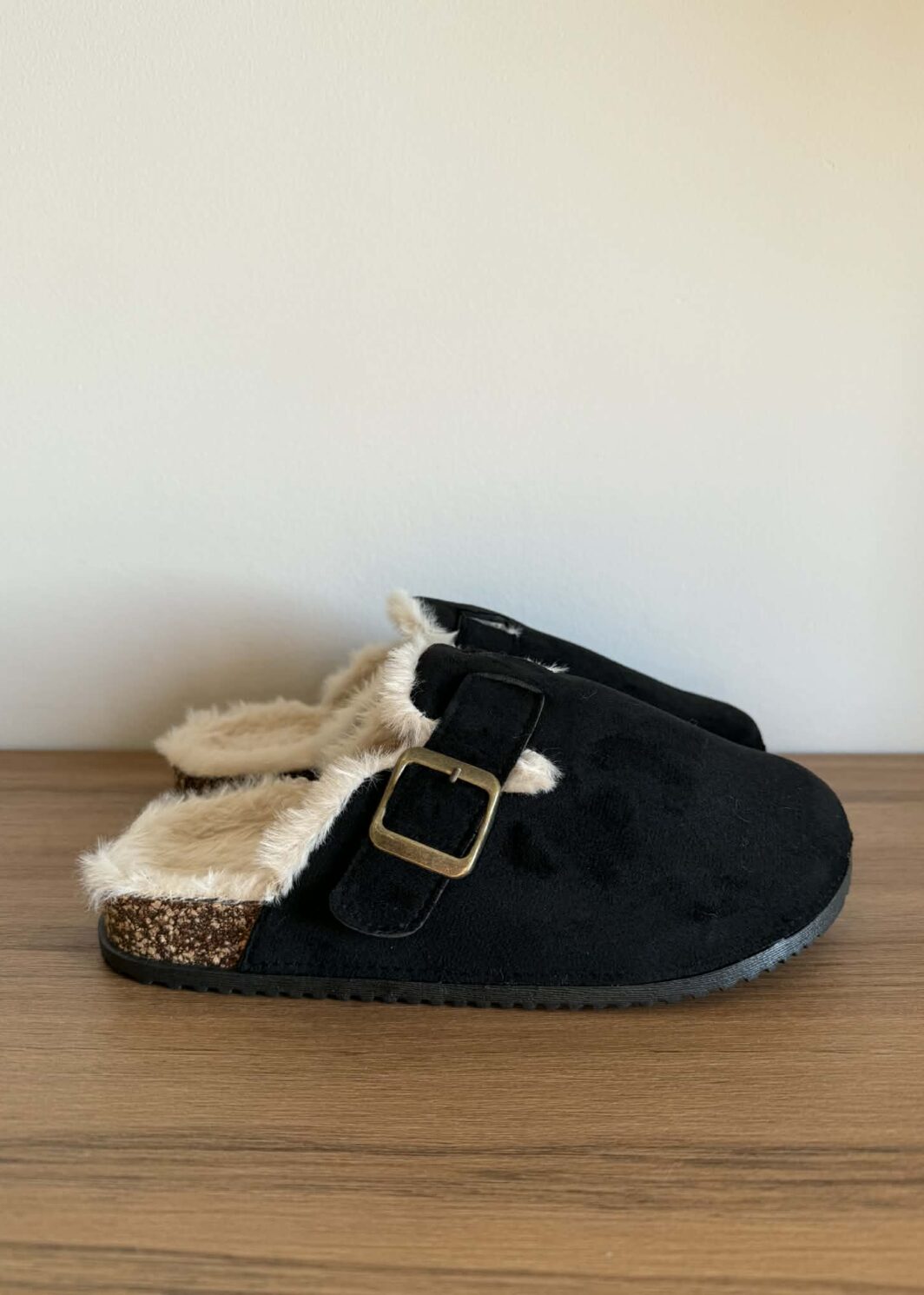 Clogs Com Pelinho Preto