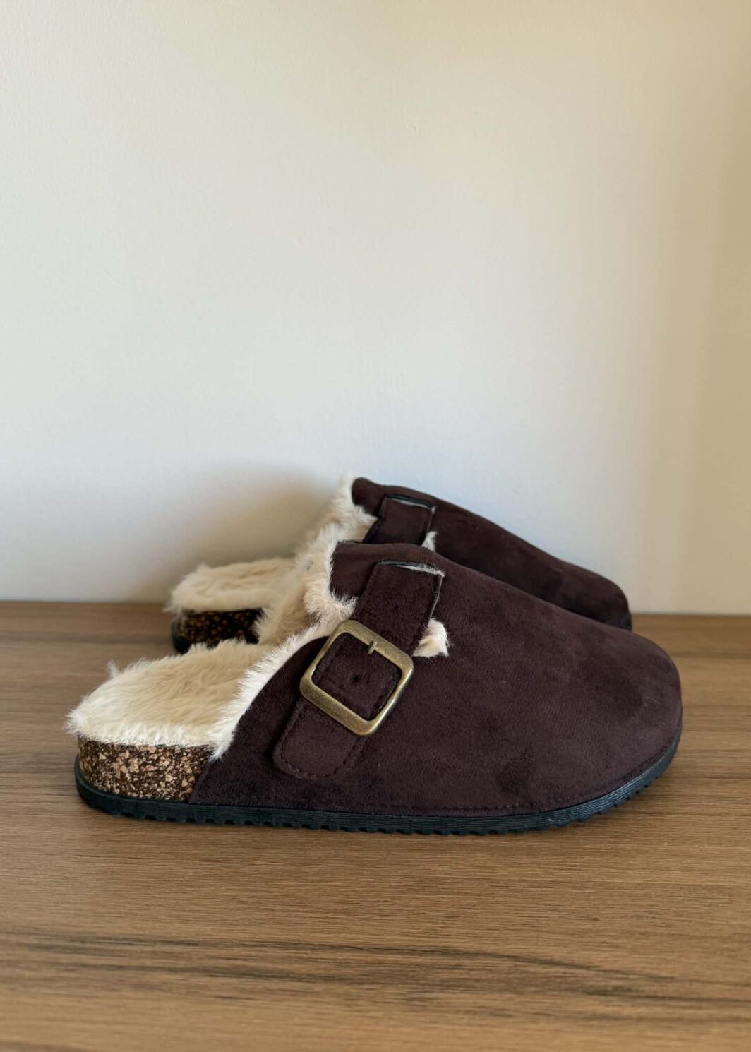 Clogs Com Pelinho Castanho