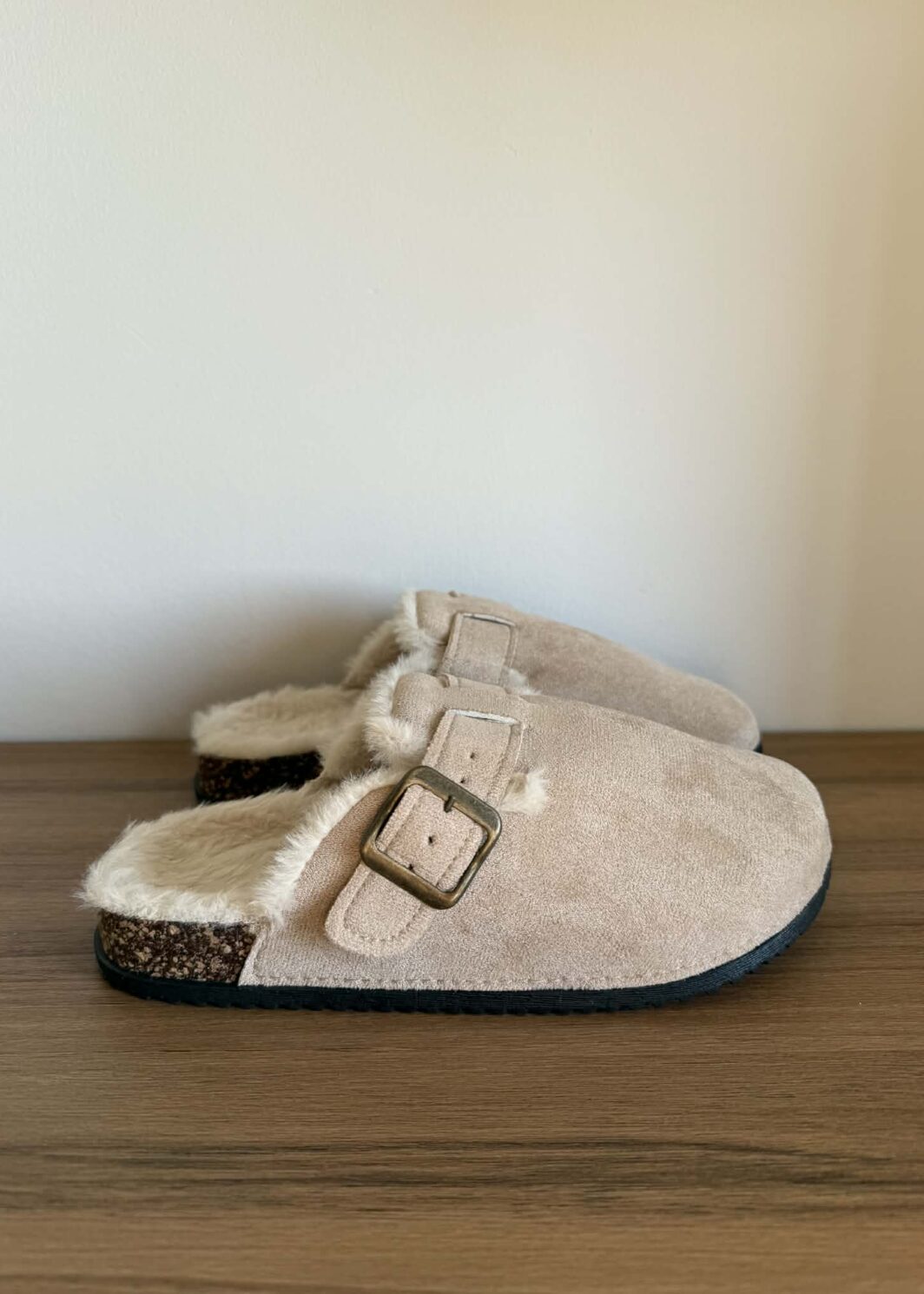 Clogs Com Pelinho Bege