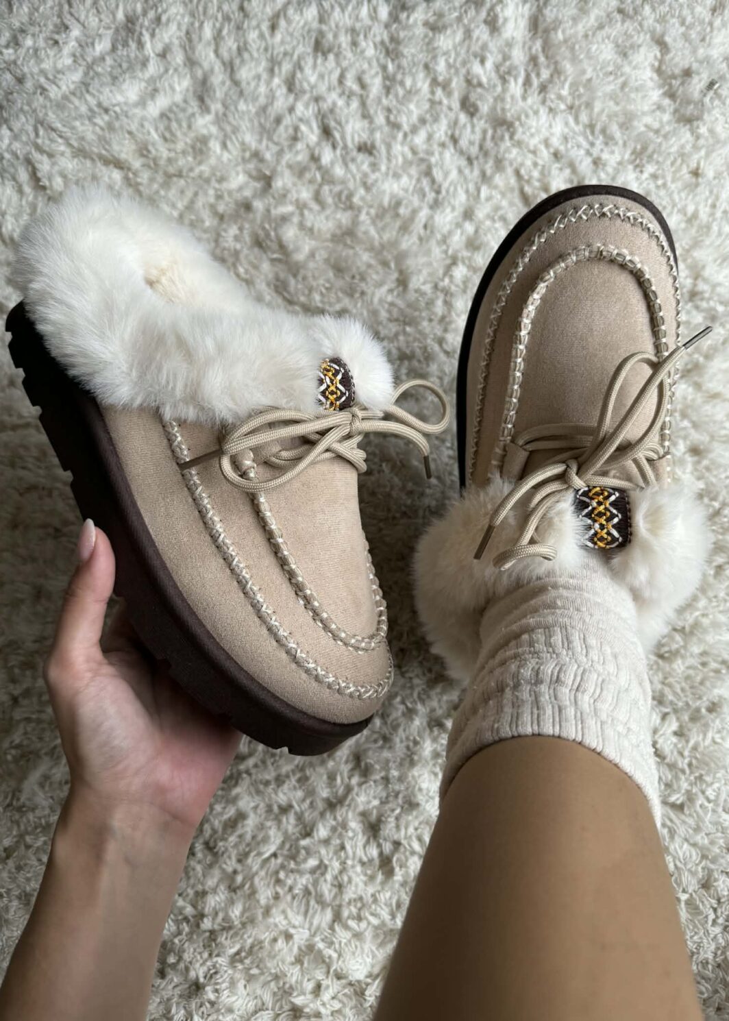 Chinelo de rua com pelinho - Bege