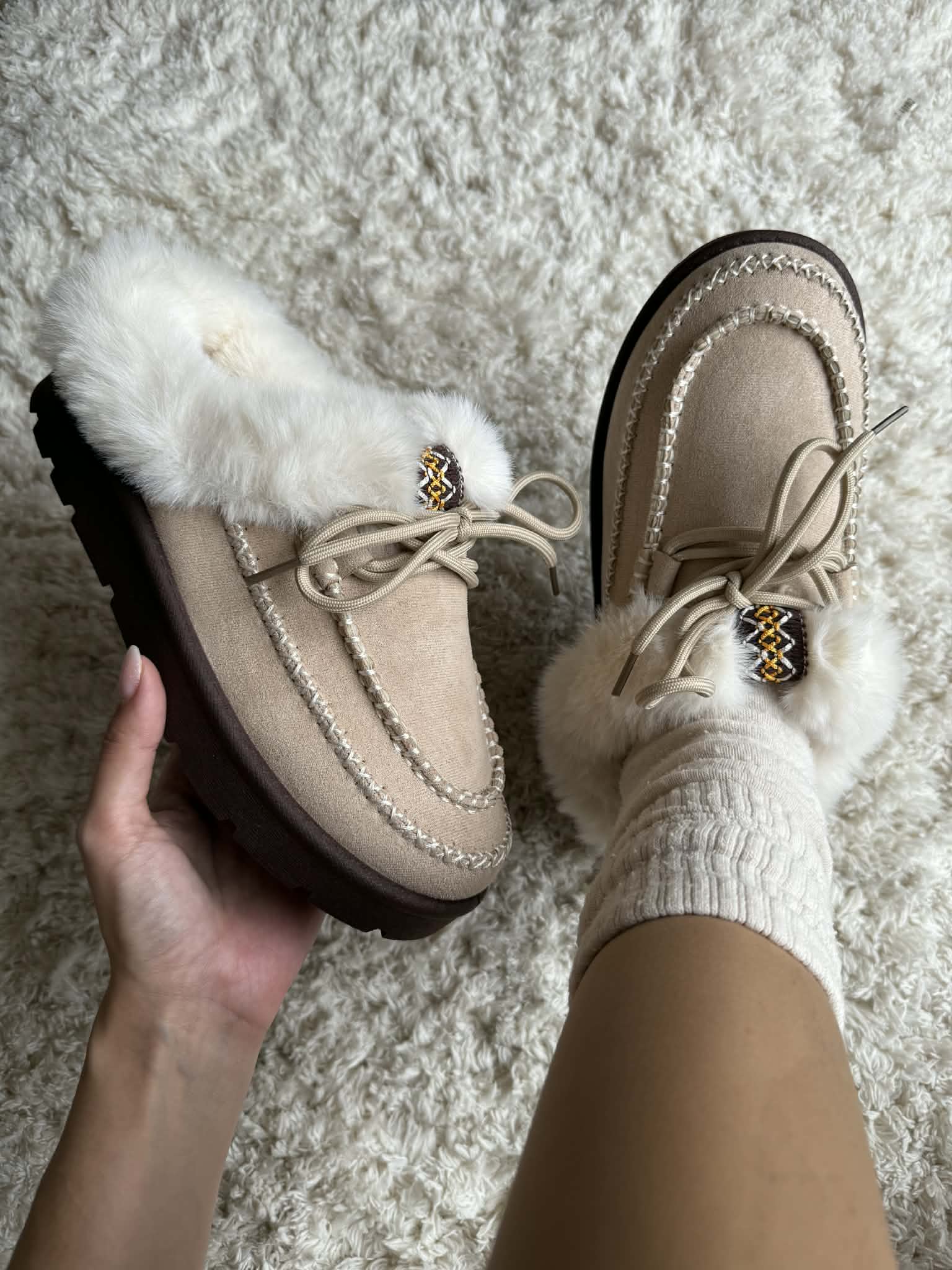 Chinelo de rua com pelinho - Bege