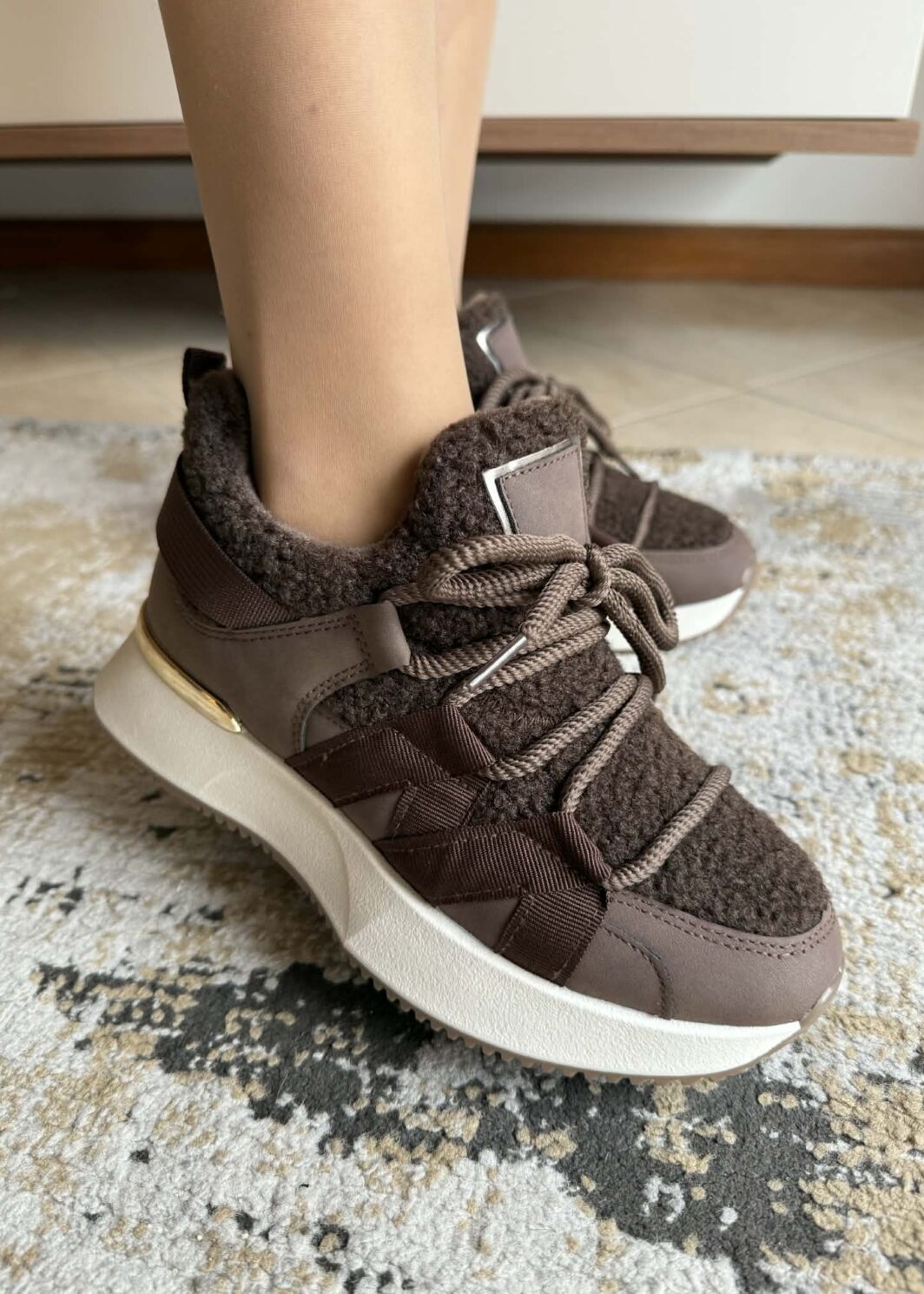 Sapatilha Castanha com pelo