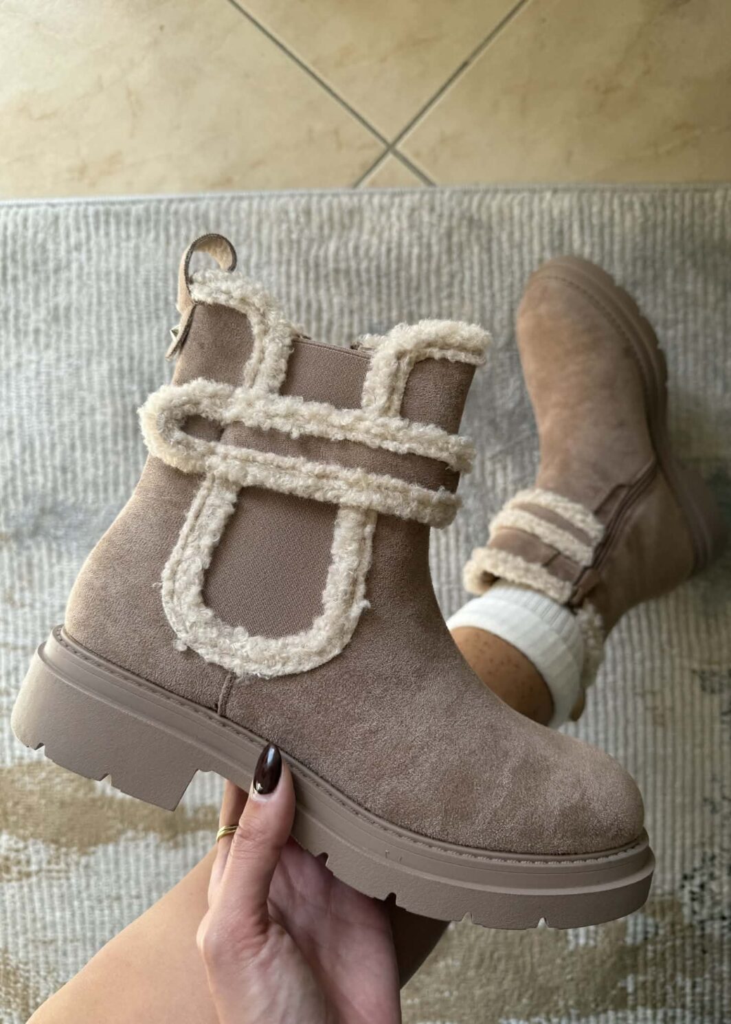 Bota Pelo Faux Taupe
