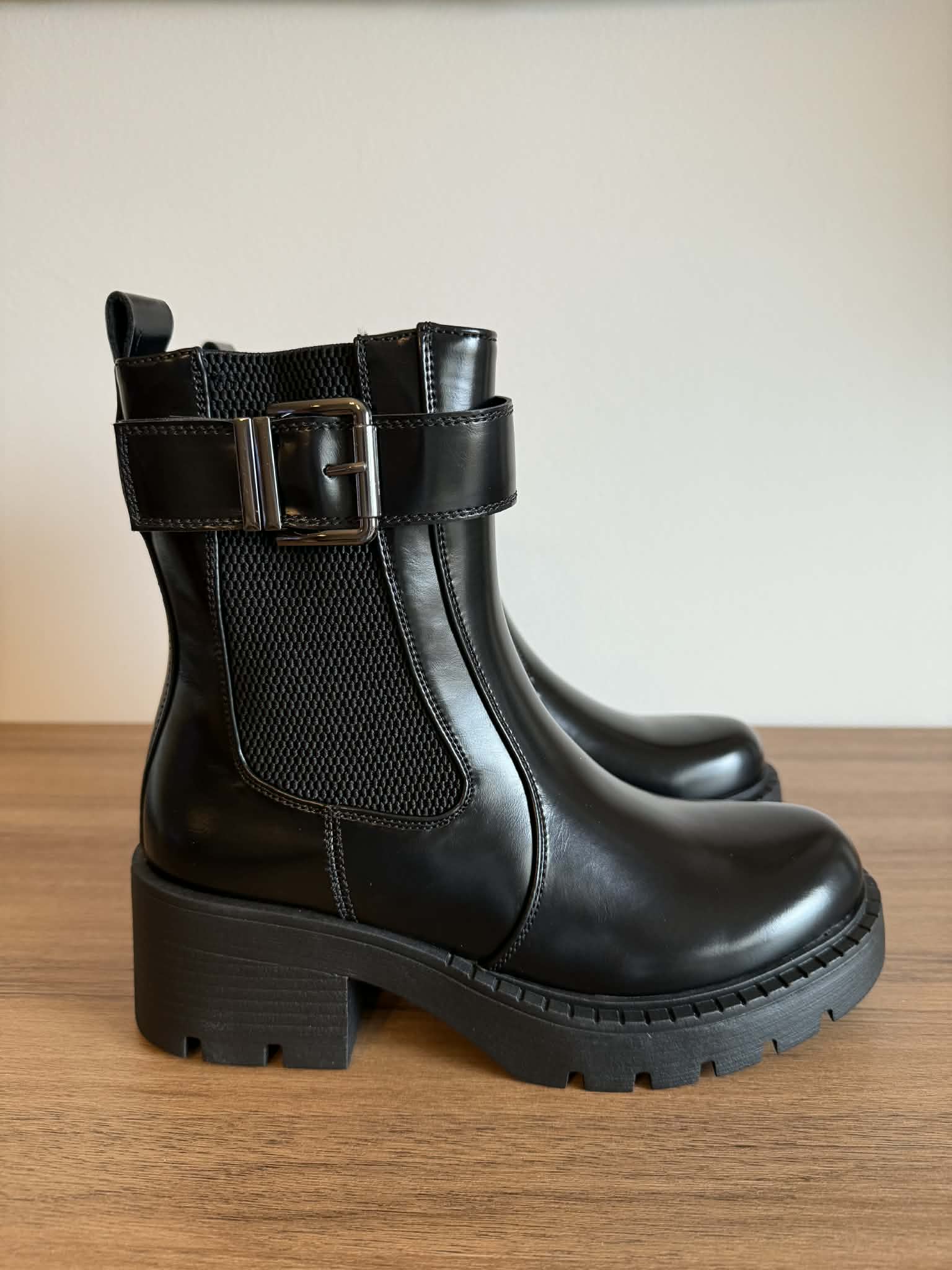 Bota Preta Estilo Combat