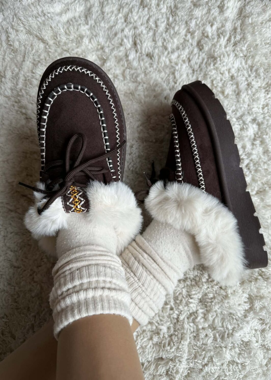 Chinelo de rua com pelinho - Castanho