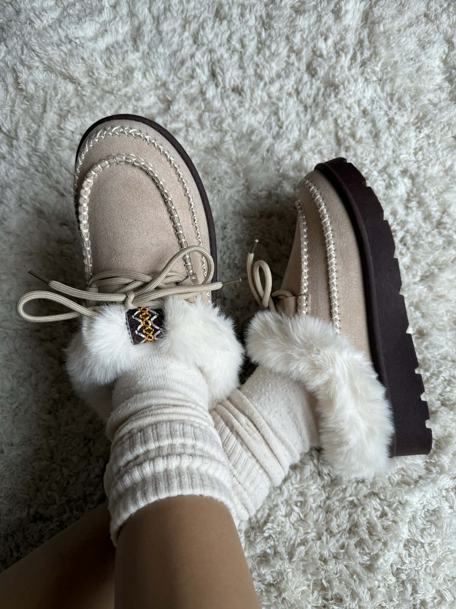 Chinelo de rua com pelinho - Bege