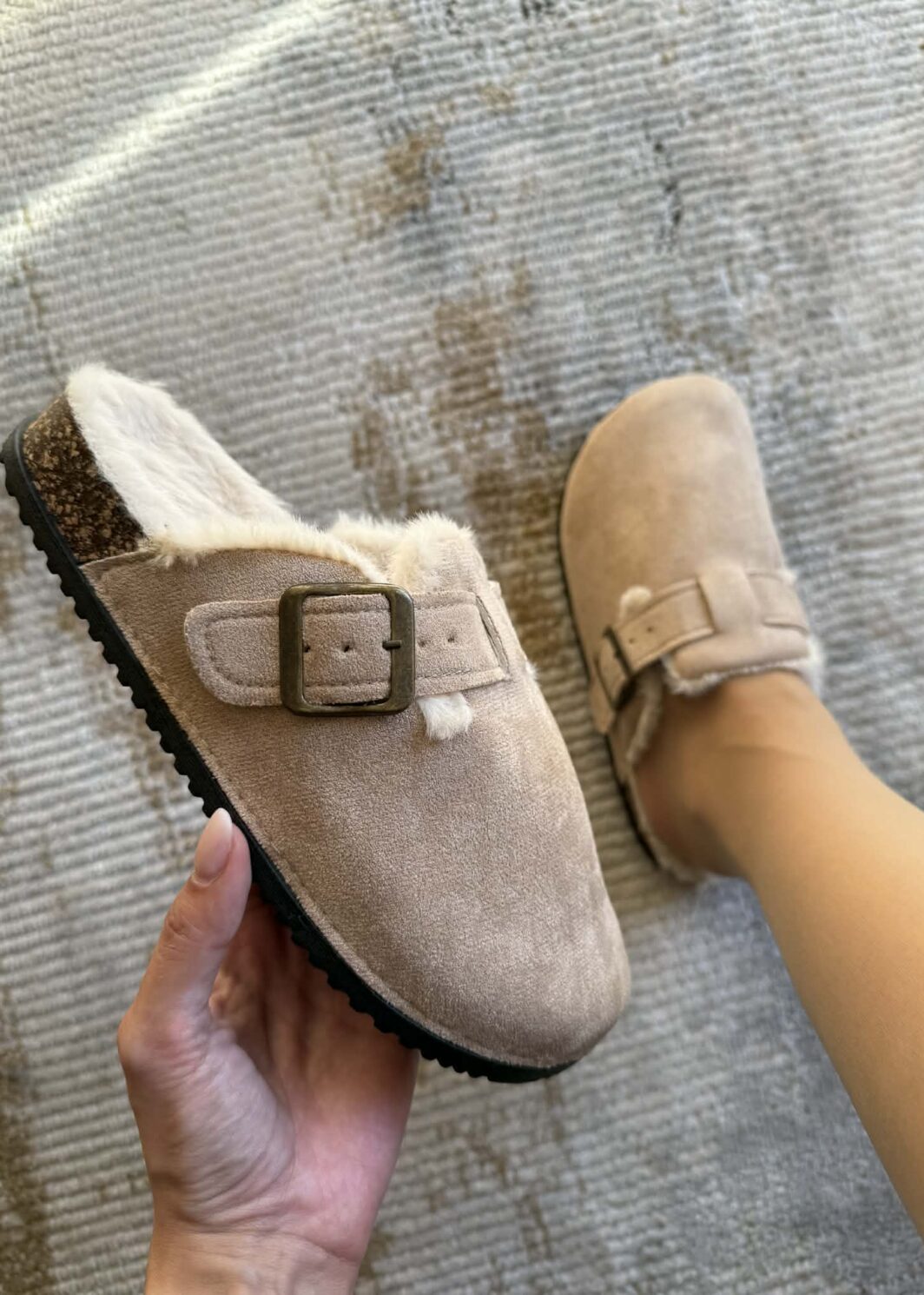 Clogs Com Pelinho Bege