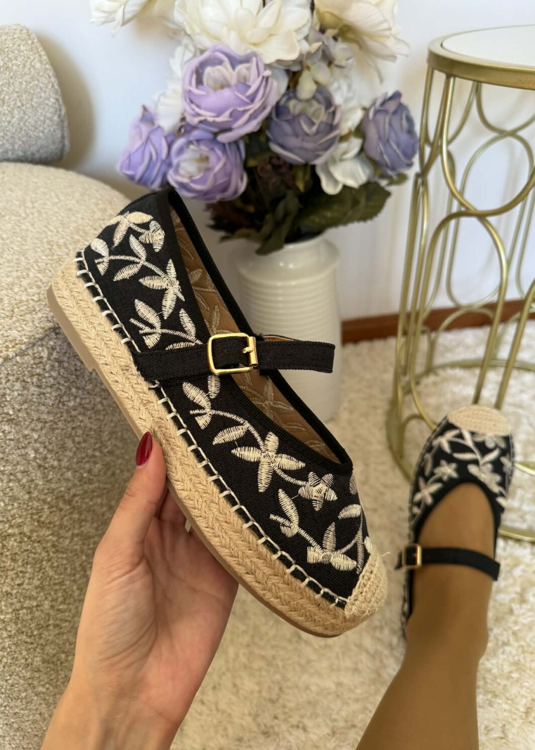 Alpercatas Bordadas com Fivela - Preto