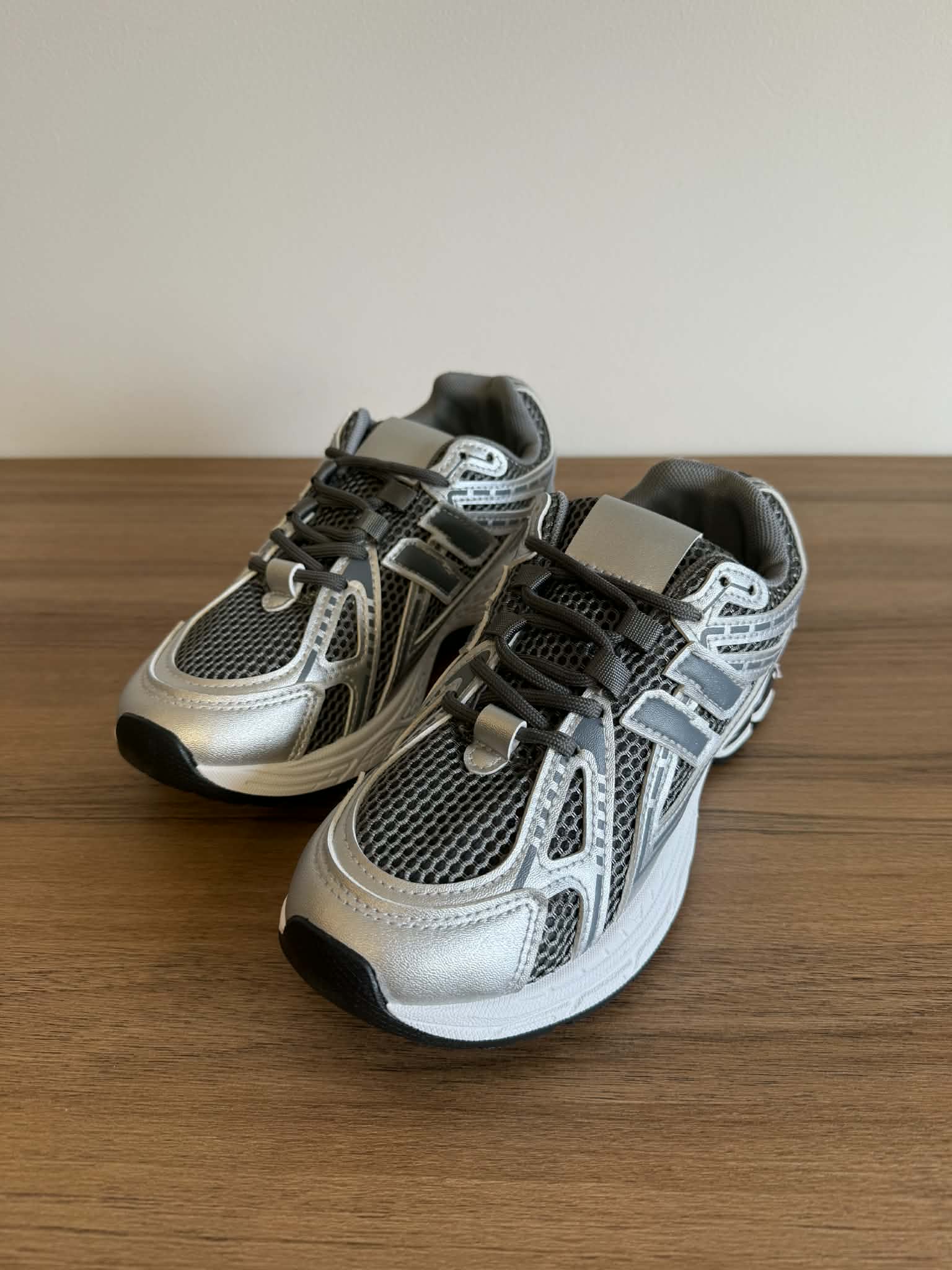 Ténis Desportivo Cinza Conforto