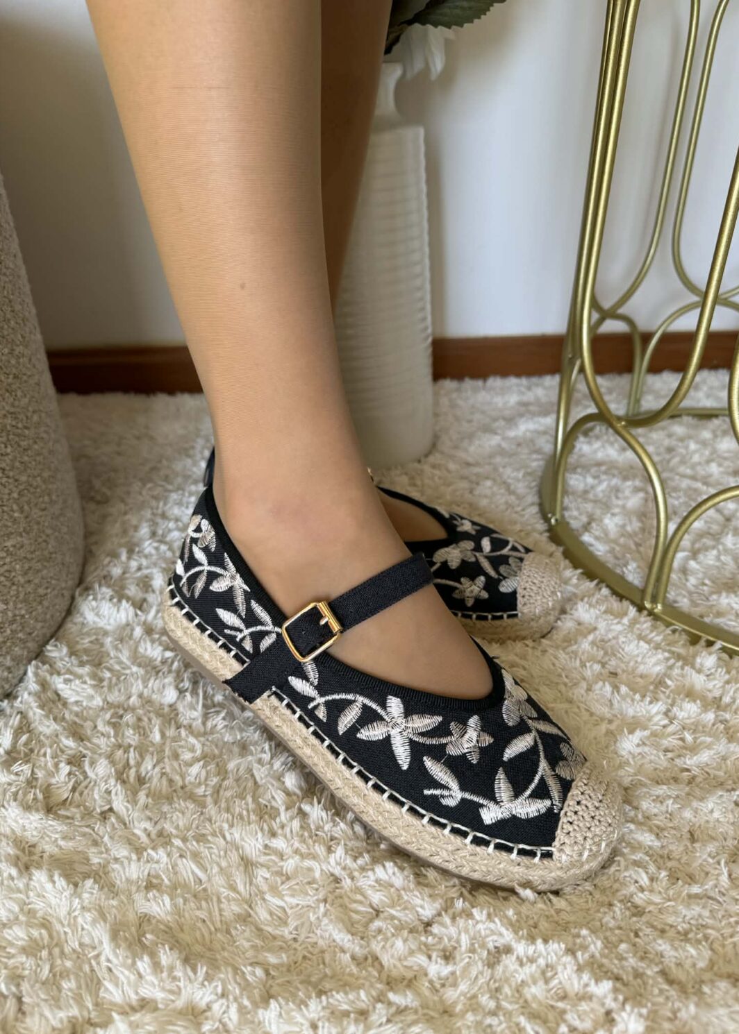 Alpercatas Bordadas com Fivela - Preto