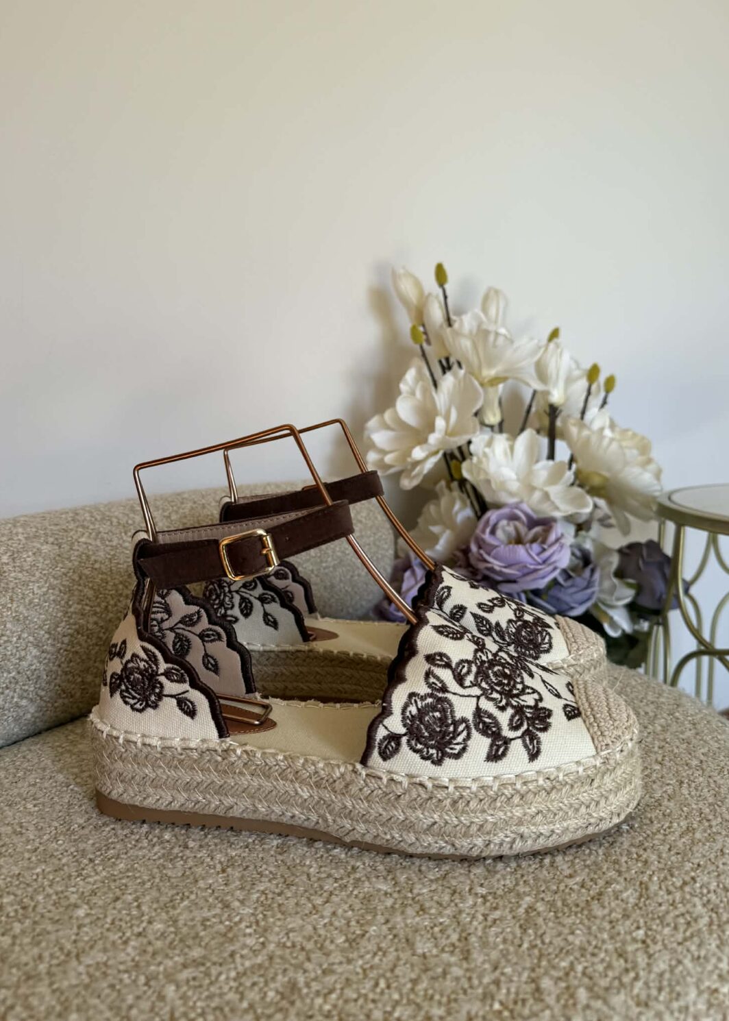 Alpercata Bordado Florido - Castanho