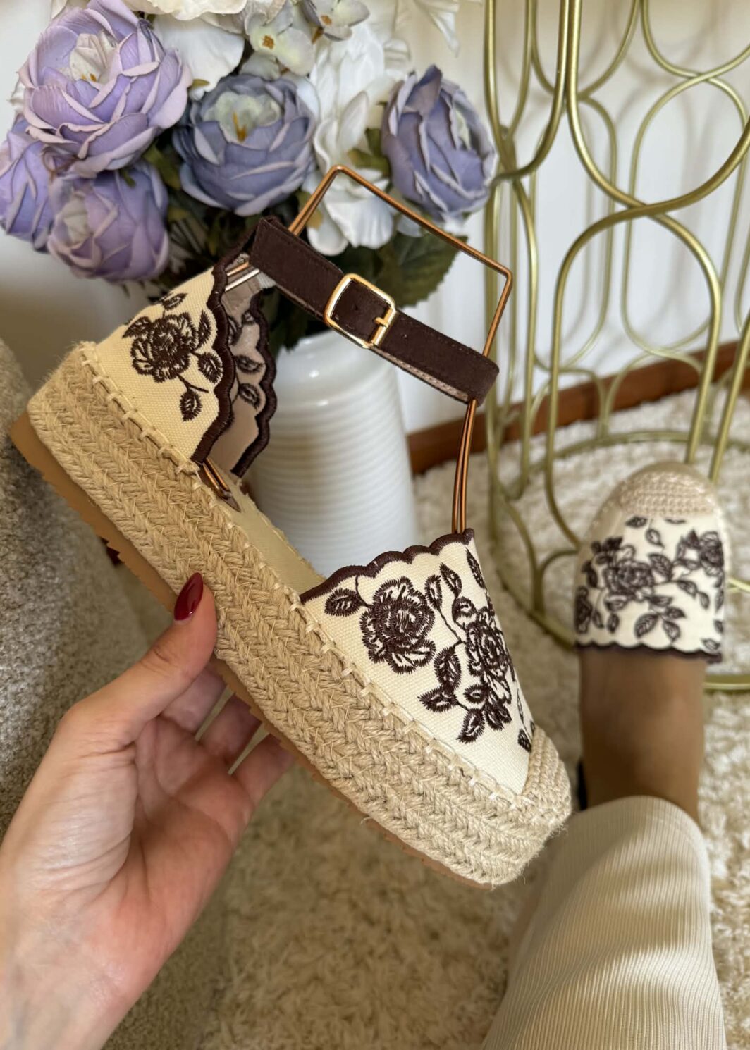 Alpercata Bordado Florido - Castanho