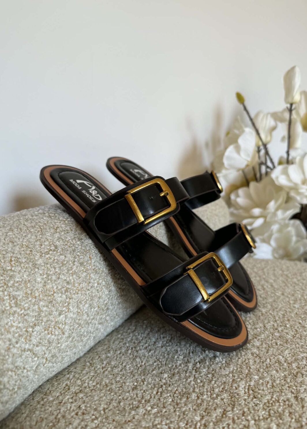Chinelo raso H&D fivelas - preto