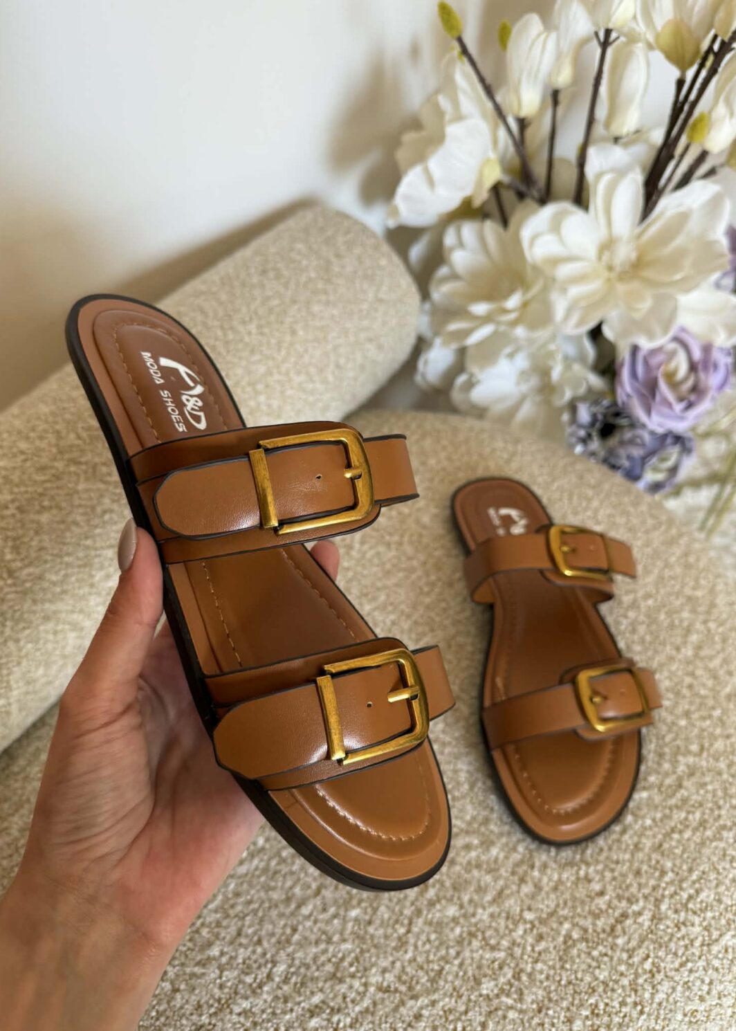 Chinelo raso H&D fivelas - camel