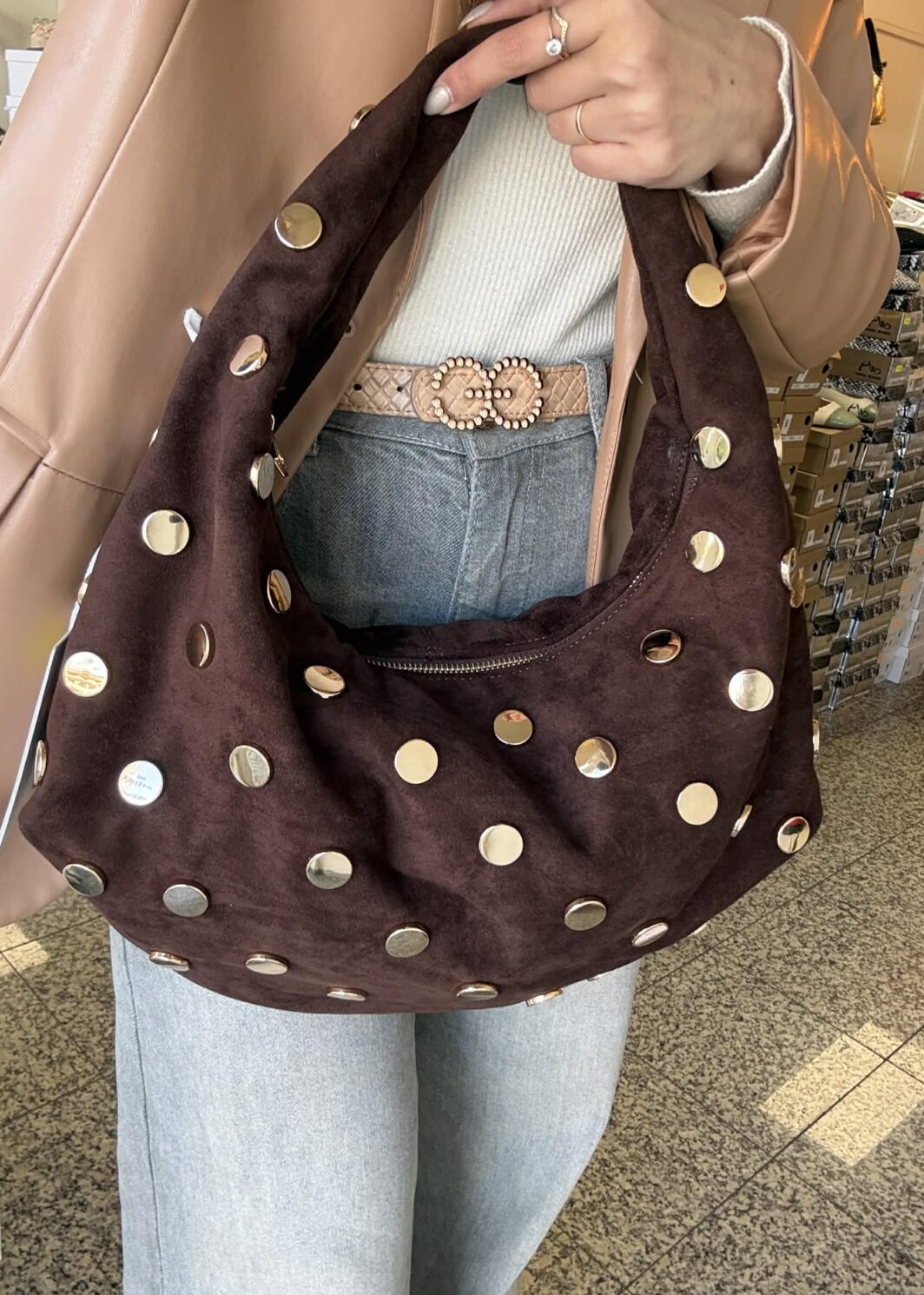 Mala Castanha Tachas Douradas