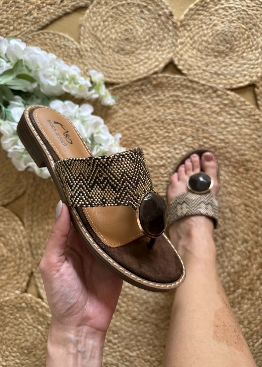 Chinelo Pedra Elegante - Castanho
