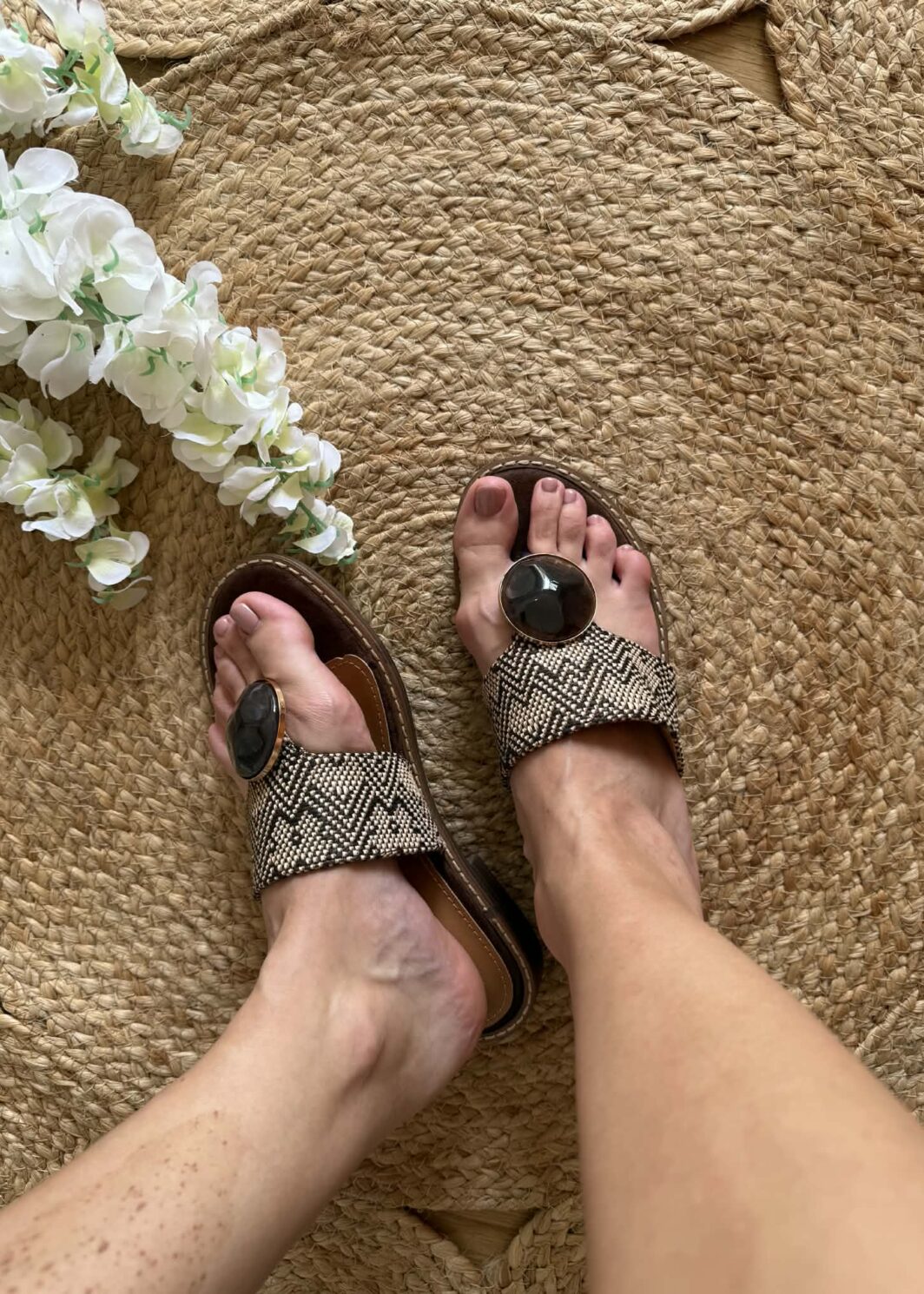 Chinelo Pedra Elegante - Castanho