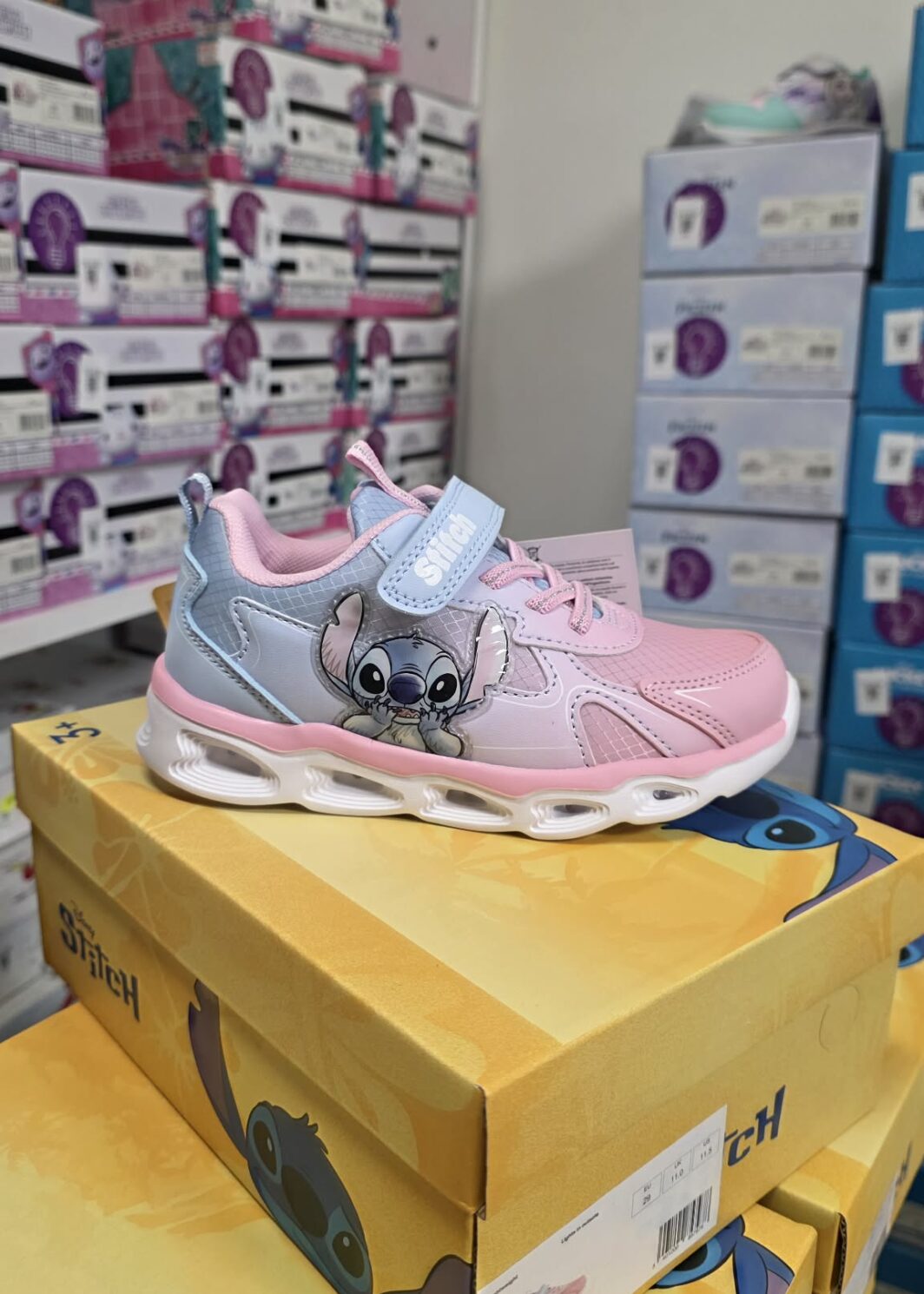 Sapatilha Stitch azul e rosa com luz