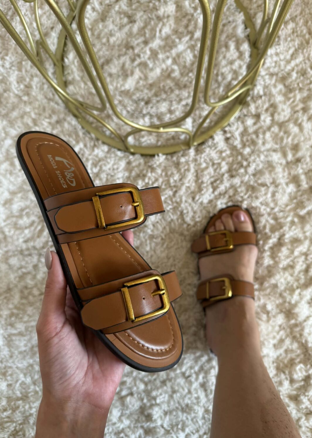 Chinelo raso H&D fivelas - camel