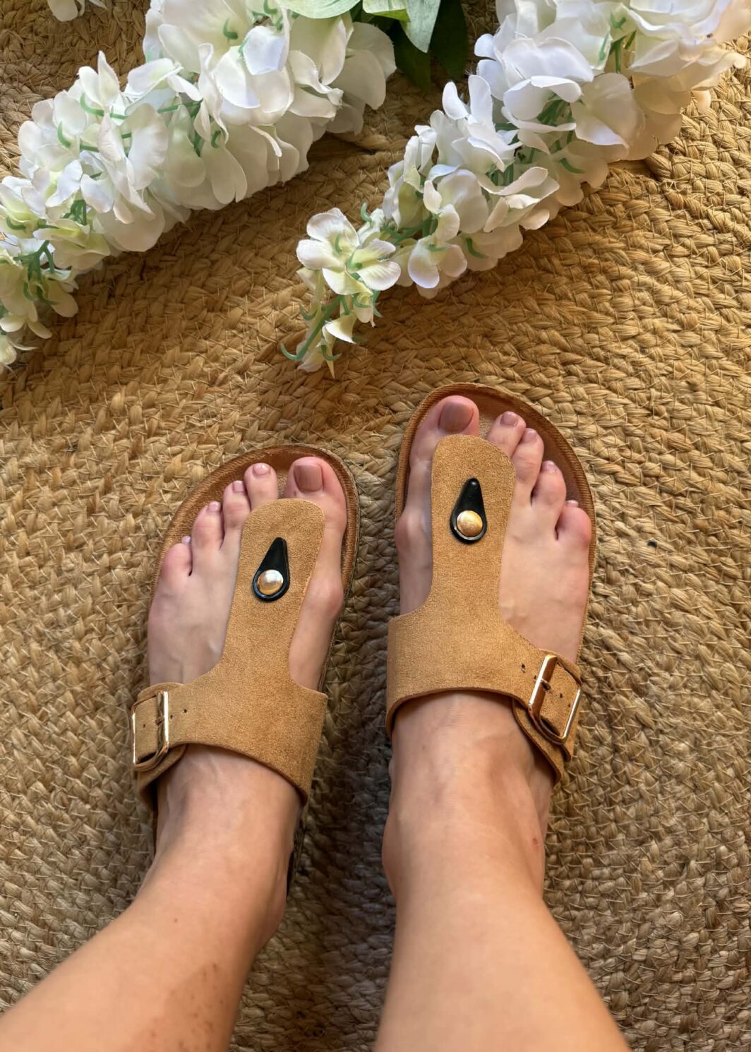 Chinelo de Dedo Com Fivela - Camel