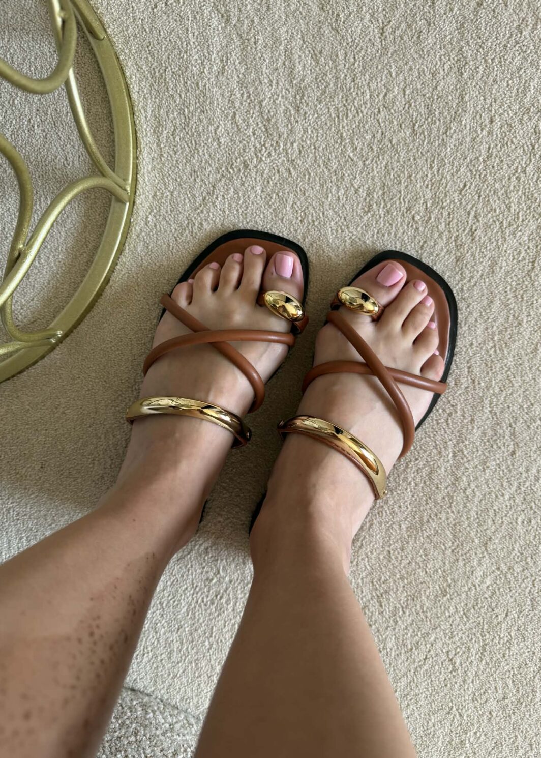 Chinelo Gold Details - Camel