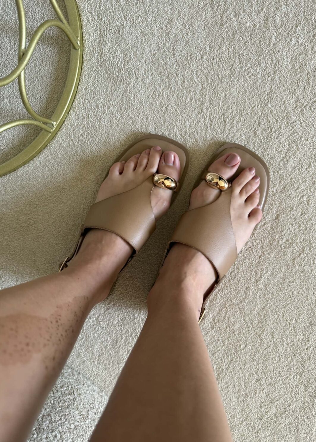 Sandália Rasteira Detalhe Gold - Khaki