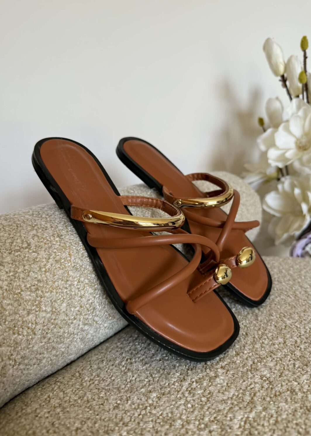 Chinelo Gold Details - Camel