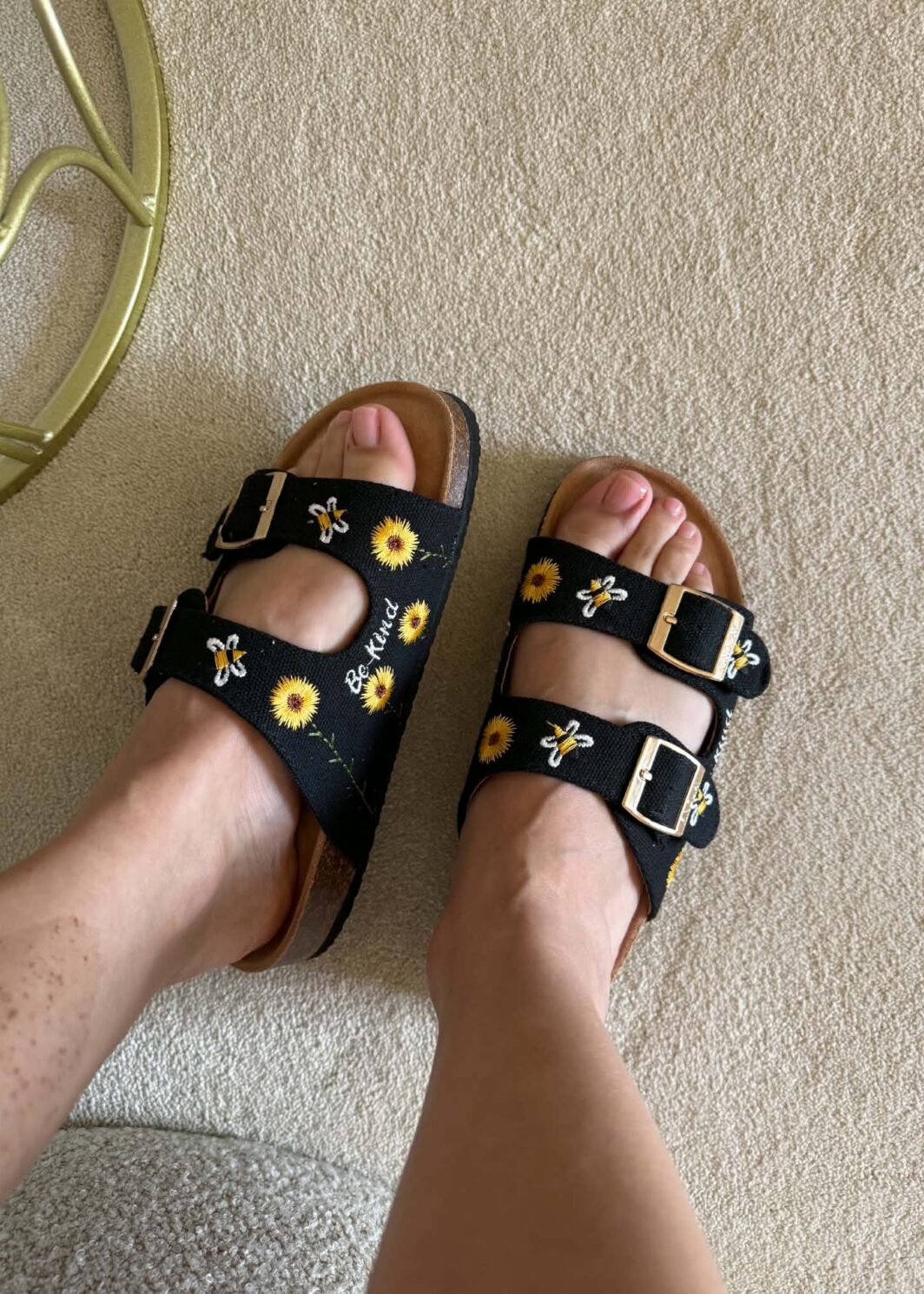 Chinelo Be Kind Preto