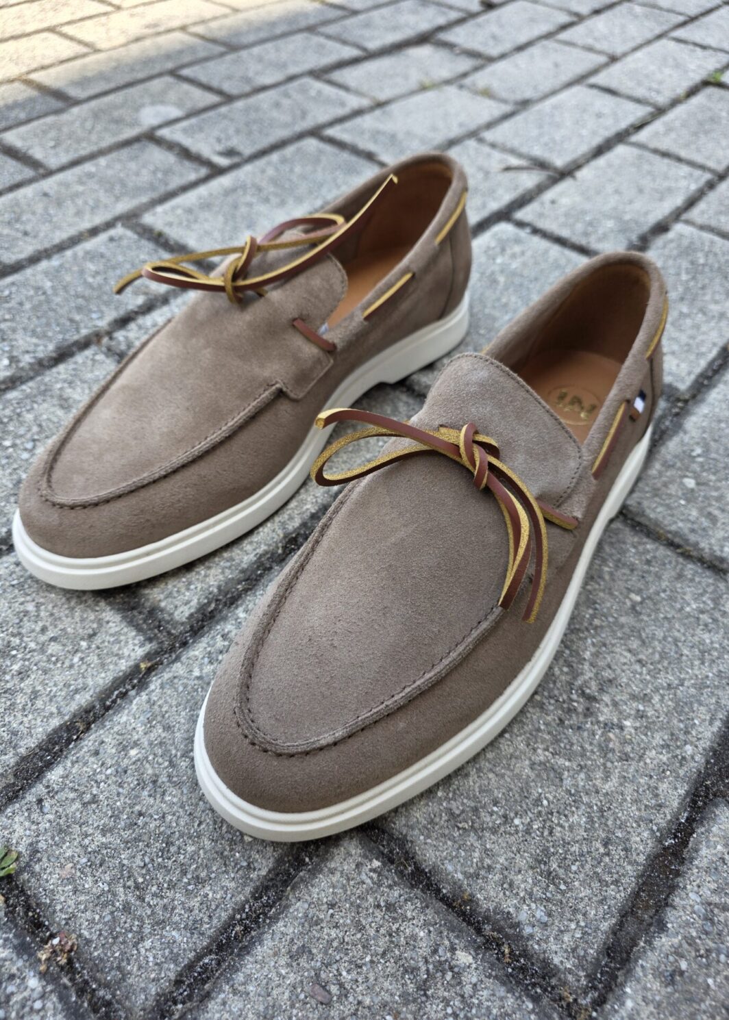 Sapato mocassim taupe