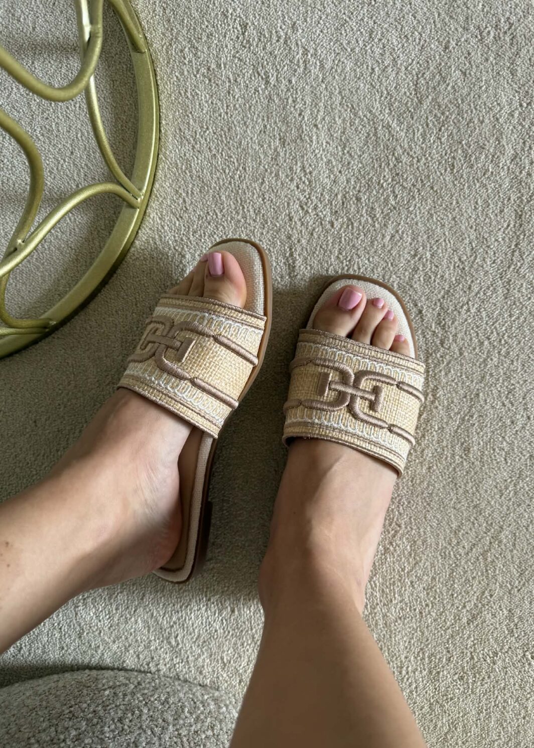 Chinelo Raso Chic - Bege