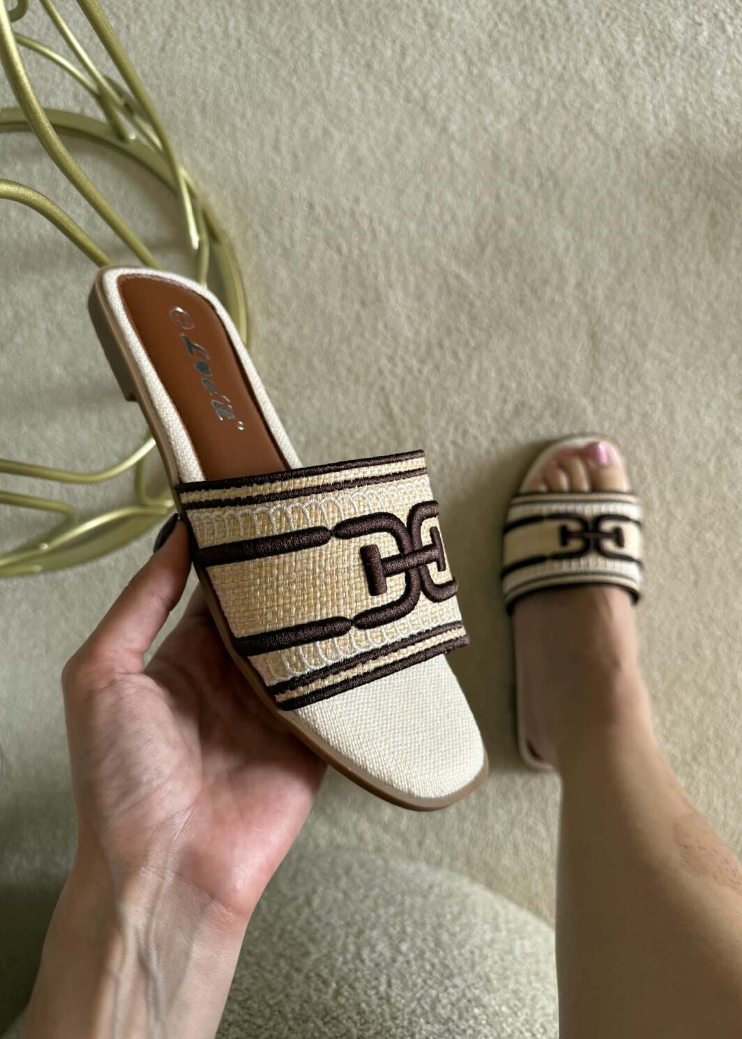 Chinelo Raso Chic - Castanho