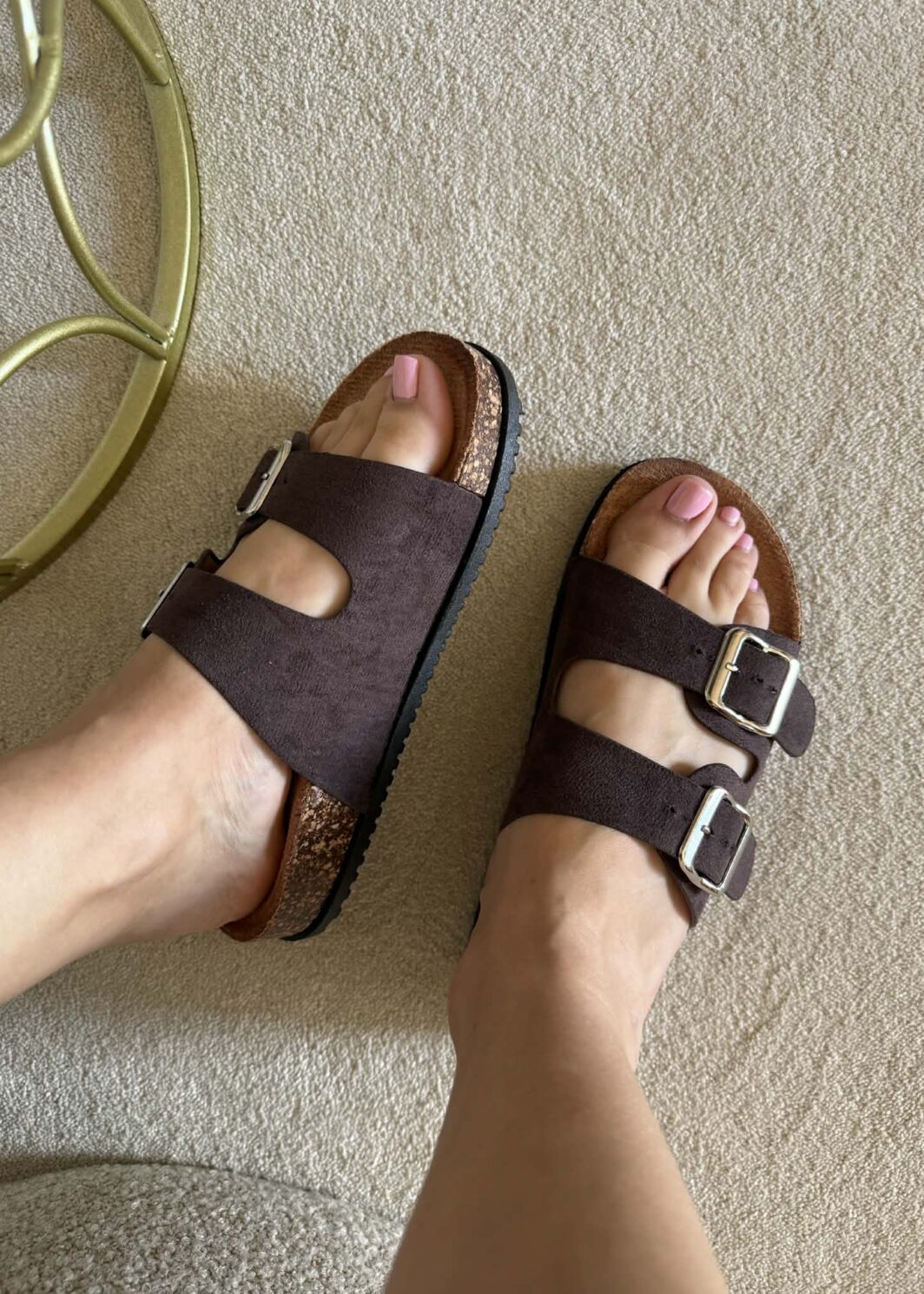 Chinelo Fivelas Ajustáveis - Castanho