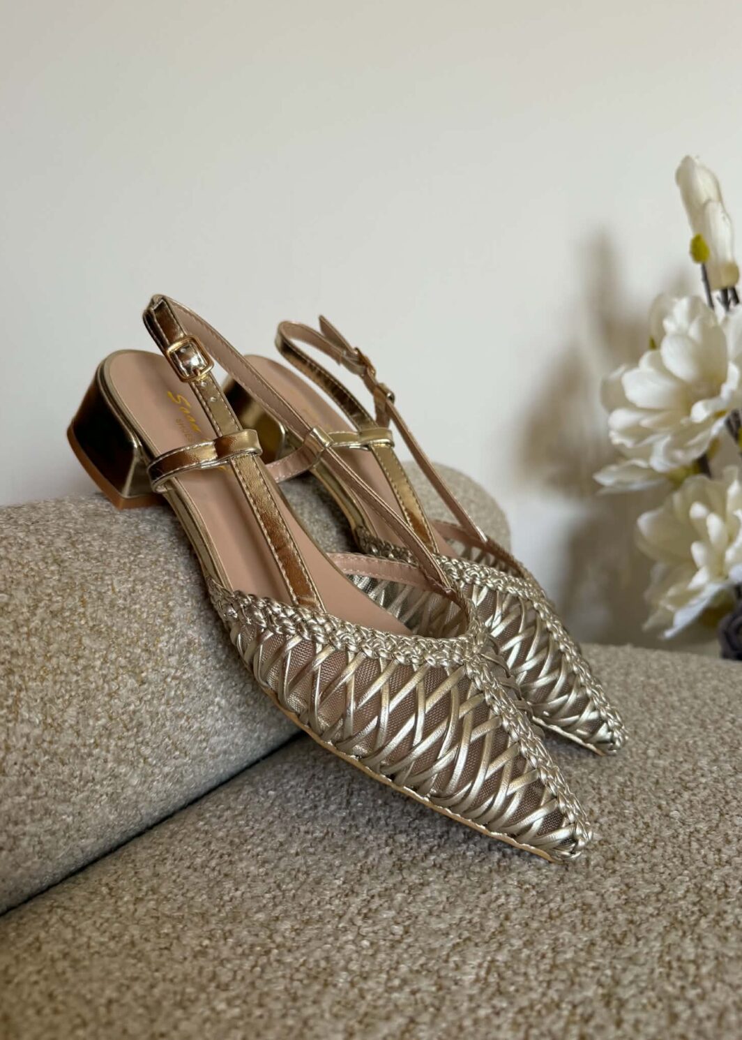 Sapato Bicudo Slingback - Dourado
