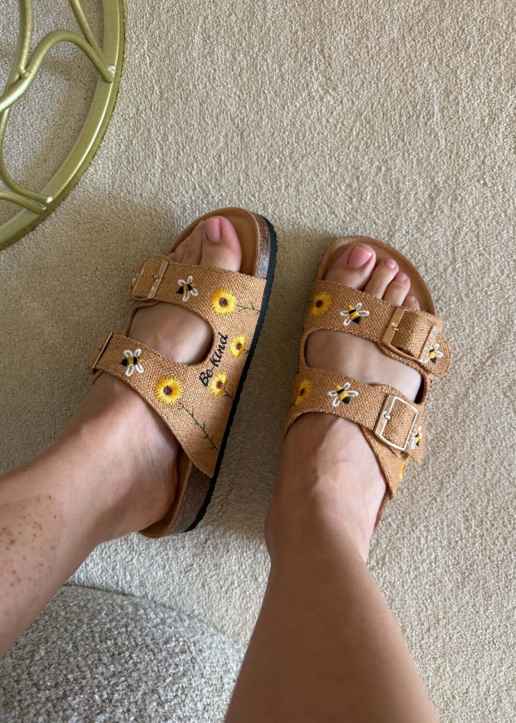 Chinelo Be Kind Camel