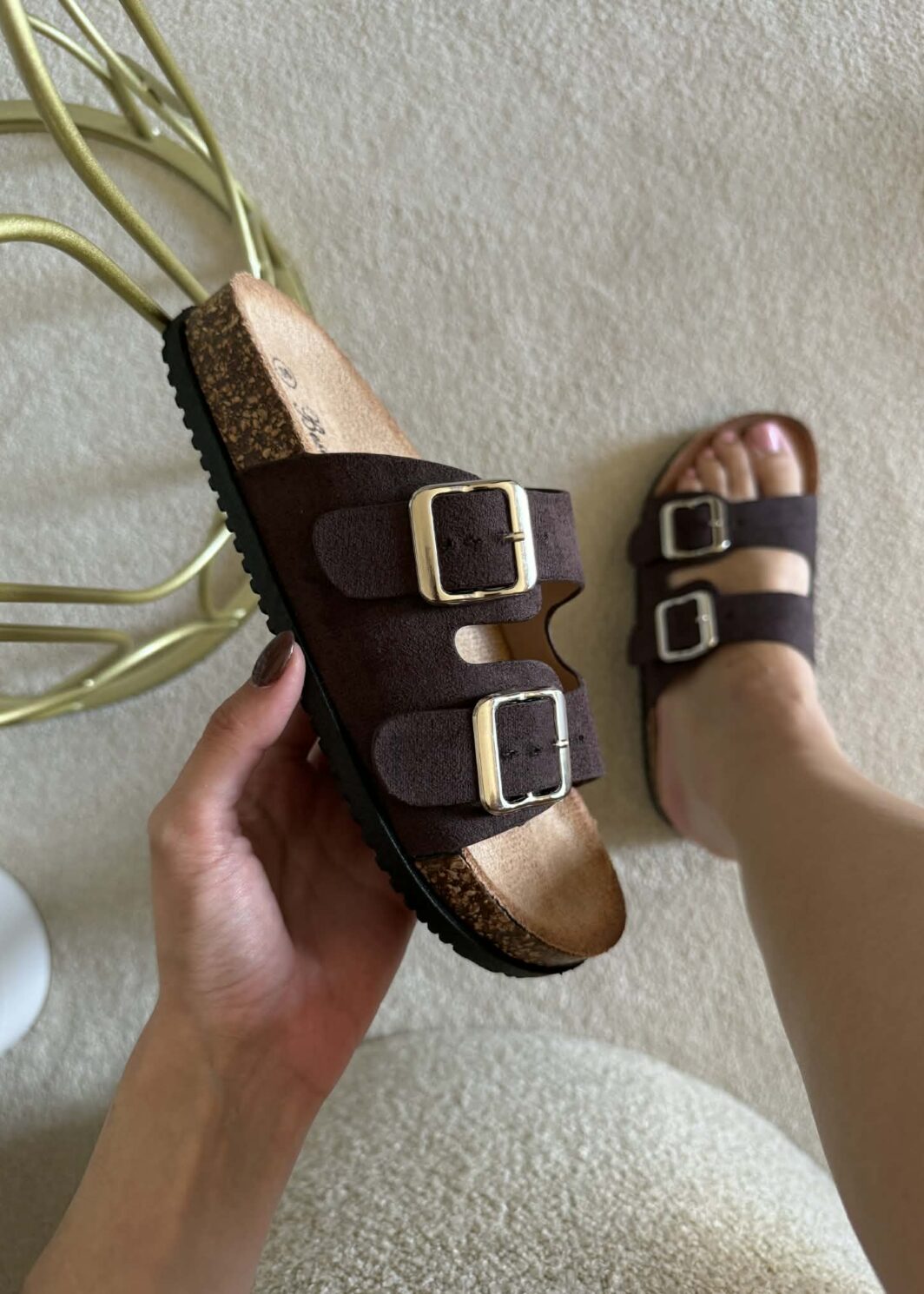 Chinelo Fivelas Ajustáveis - Castanho