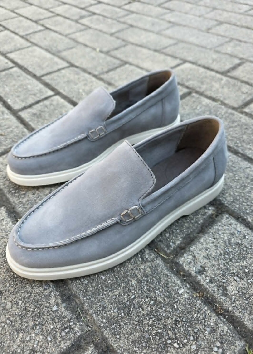 Sapato mocassin cinza