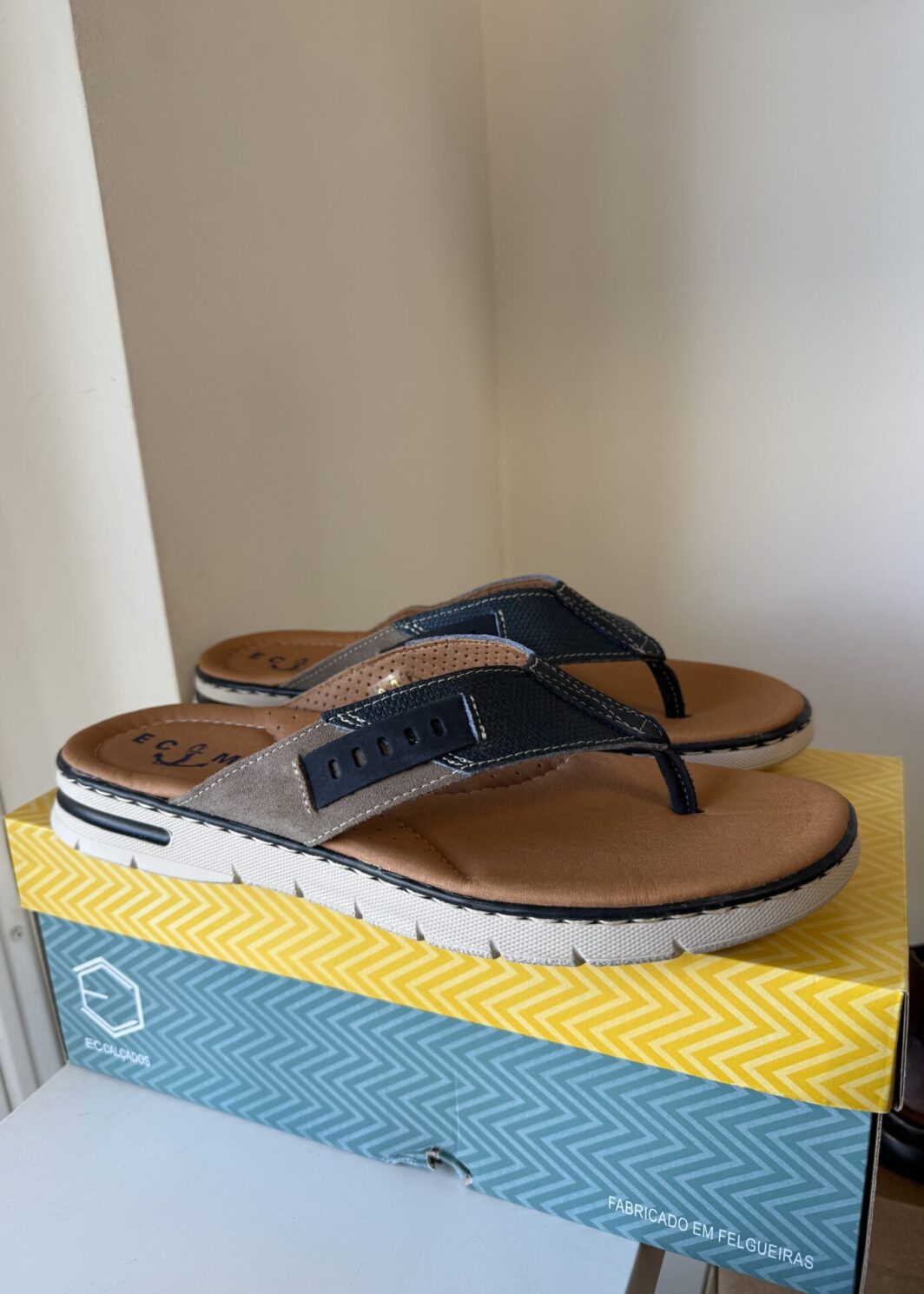 Chinelo de dedo 26079 em pele - azul