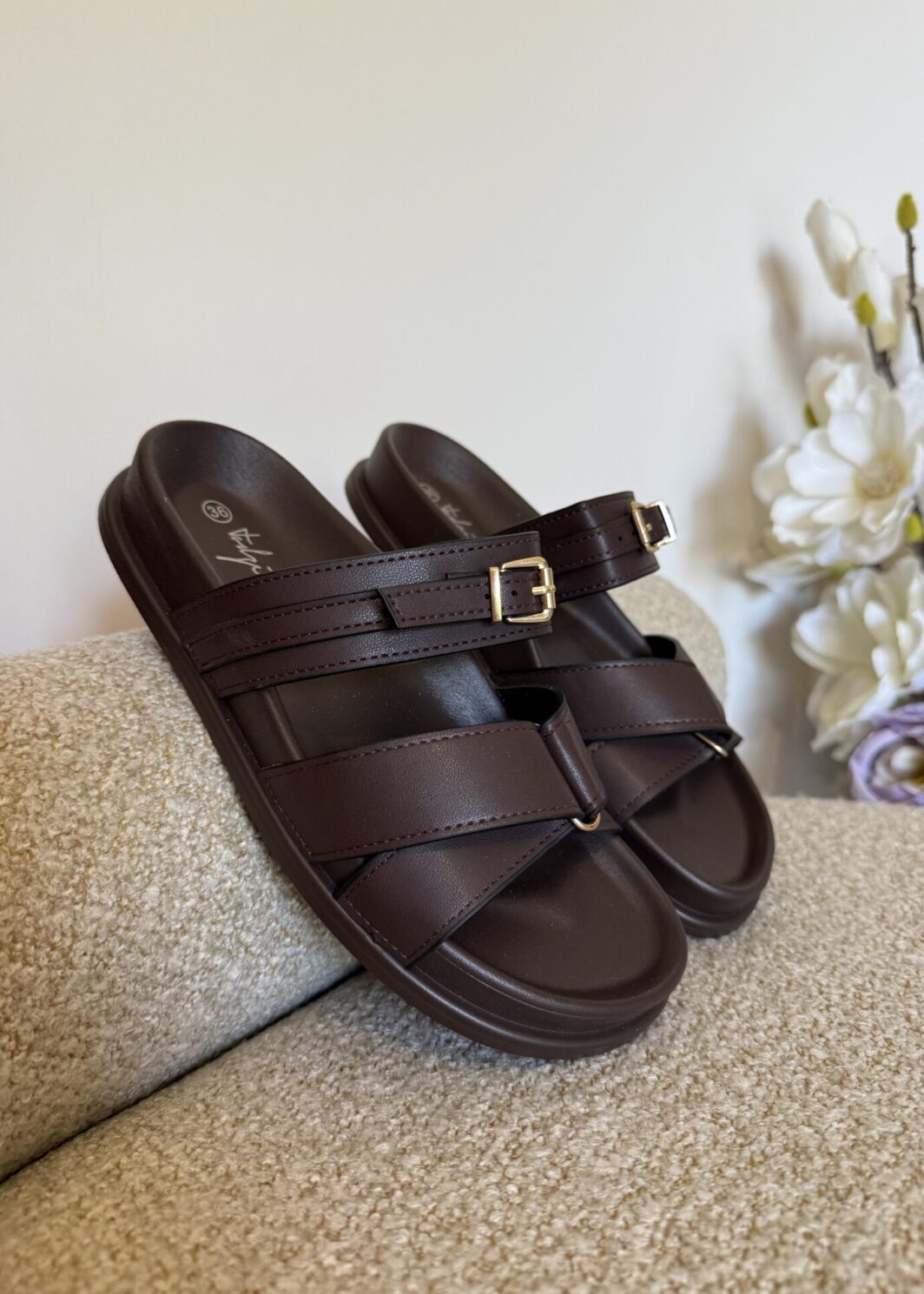 Chinelo Sergio Todzi - Chocolate