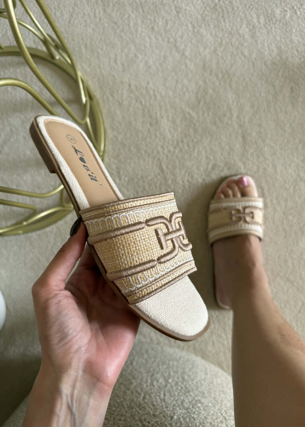 Chinelo Raso Chic - Bege