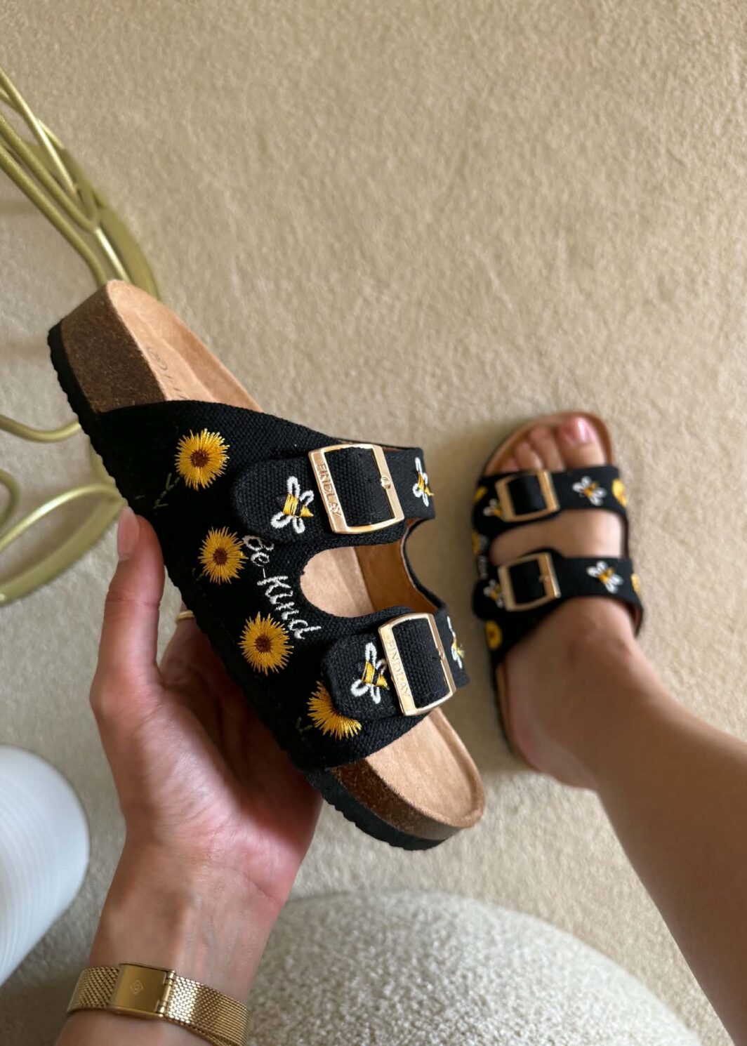 Chinelo Be Kind Preto