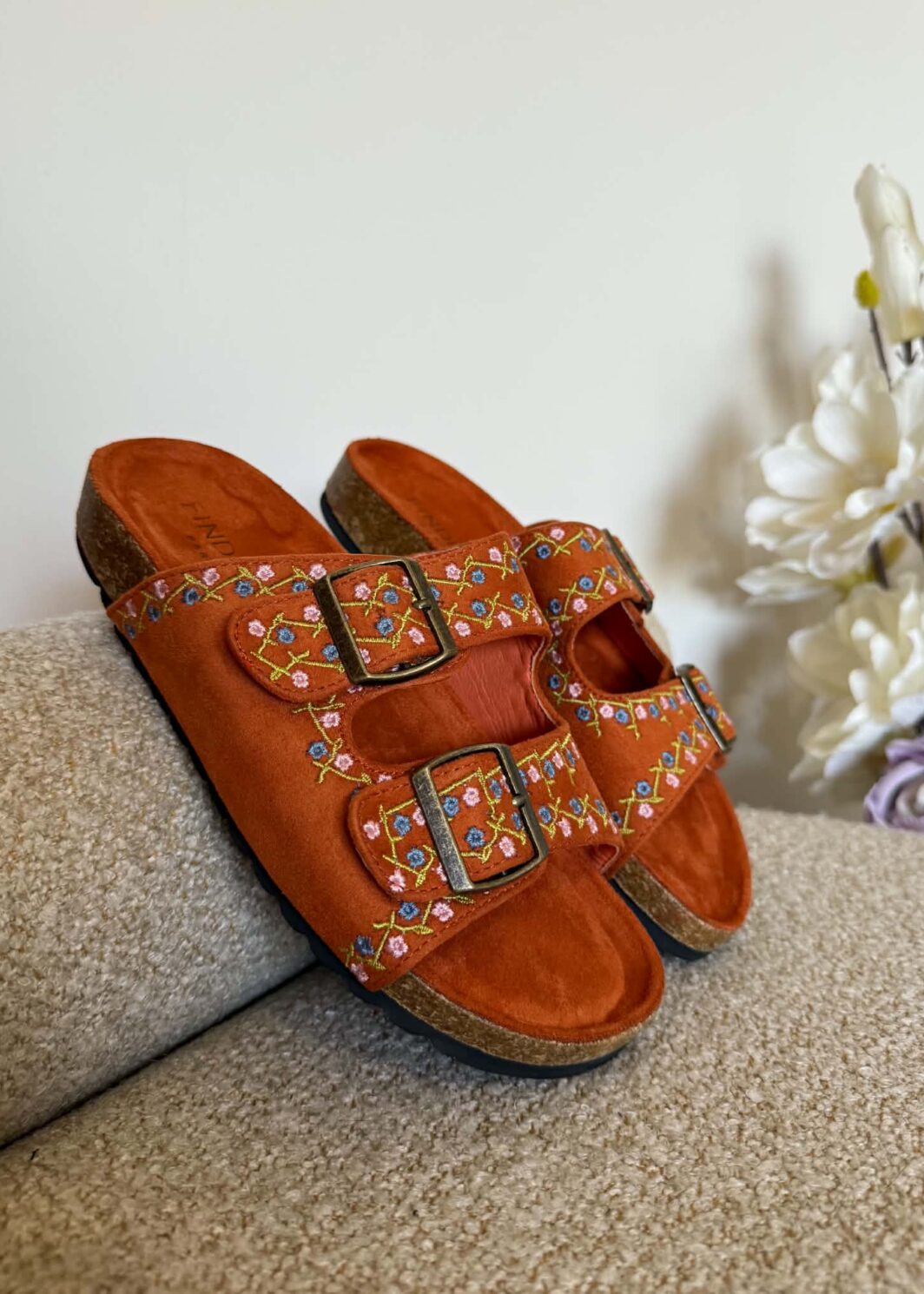 Chinelo Findlay Bordado - Laranja