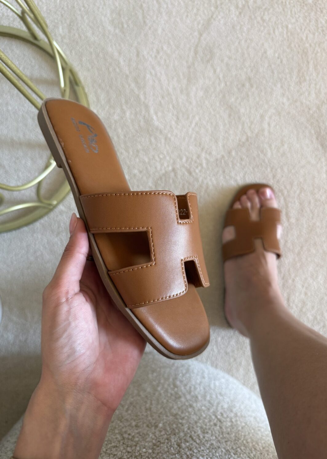 Chinelo Inspo Hermes Camel