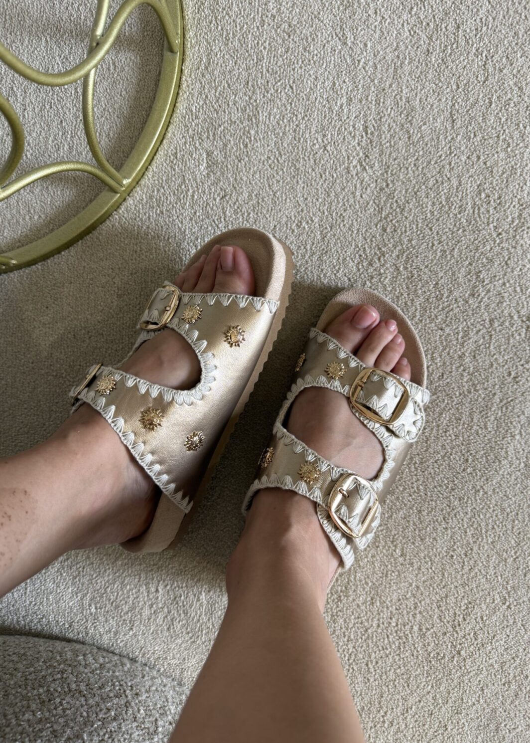 Chinelo Findlay Sol - Ouro