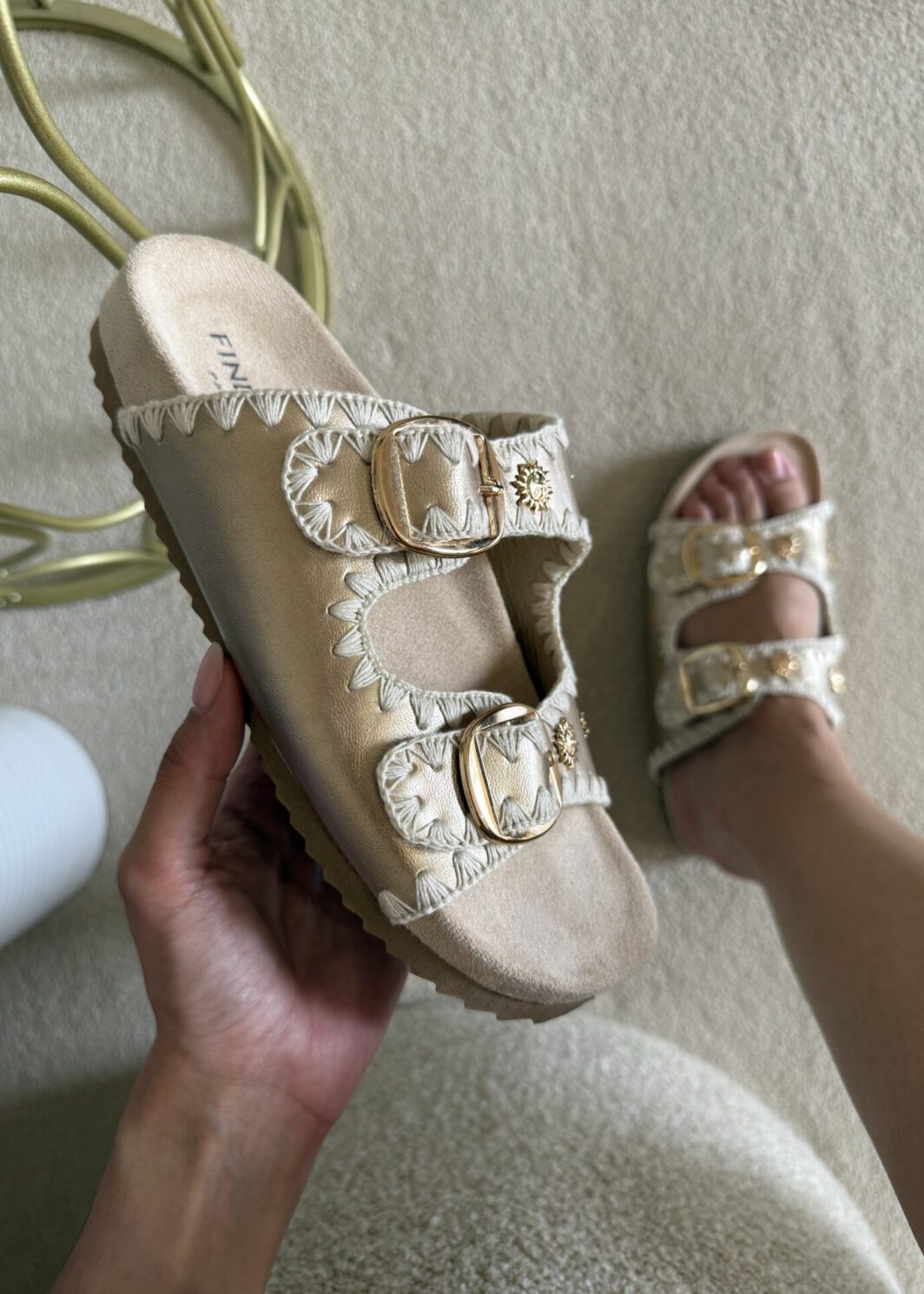 Chinelo Findlay Sol - Ouro