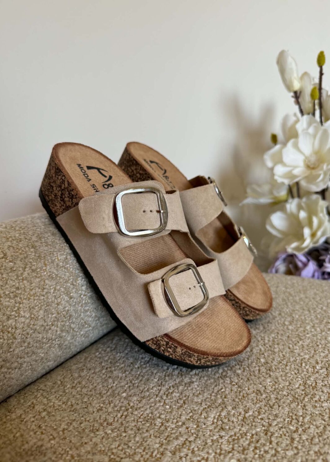 Chinelo Fivelas Cunha - Bege