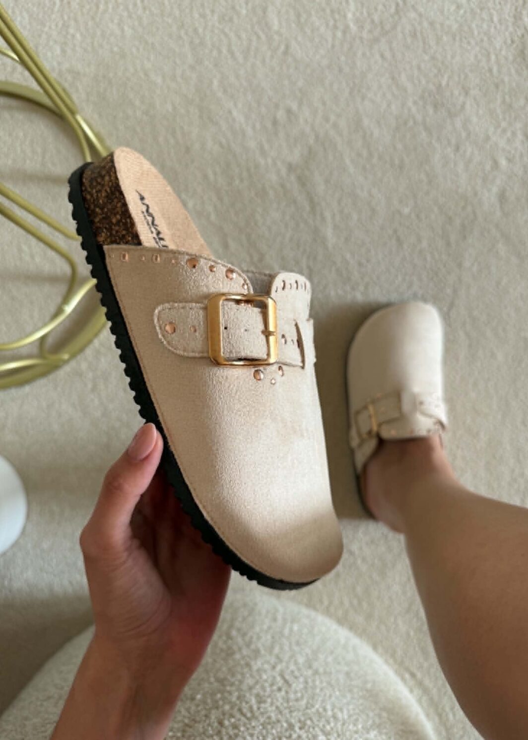 Clogs Com Tachas - Bege